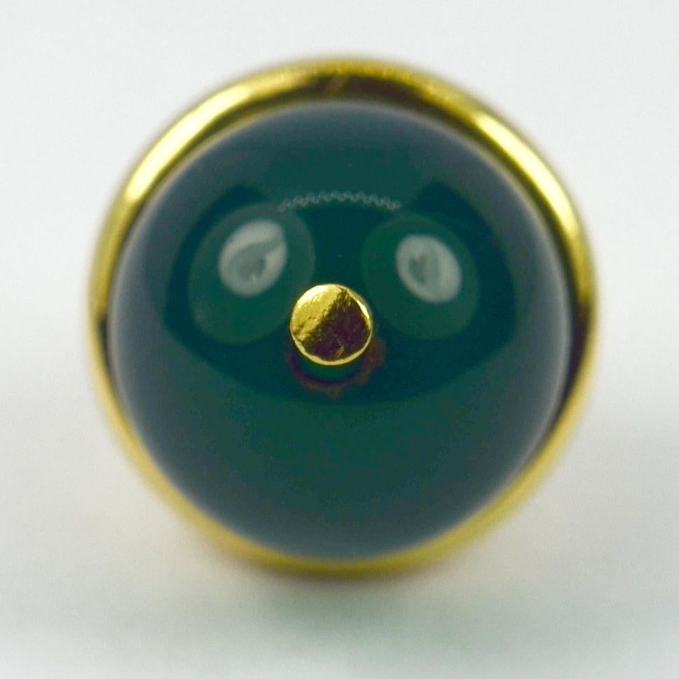 Taille pampille Pendentif breloque sphère en or jaune 18 carats et agate verte en vente