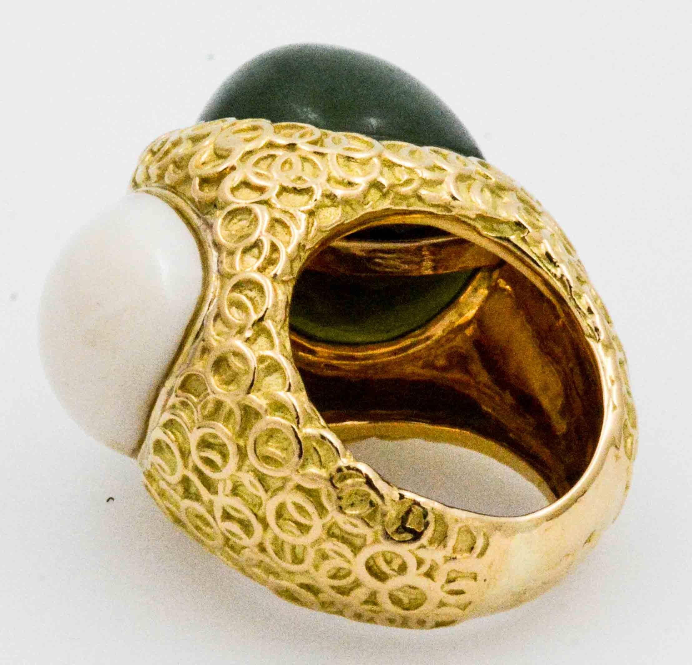 18K Yellow Gold Green and White Jade Cabochon Two Stone Ring In Excellent Condition In Dallas, TX