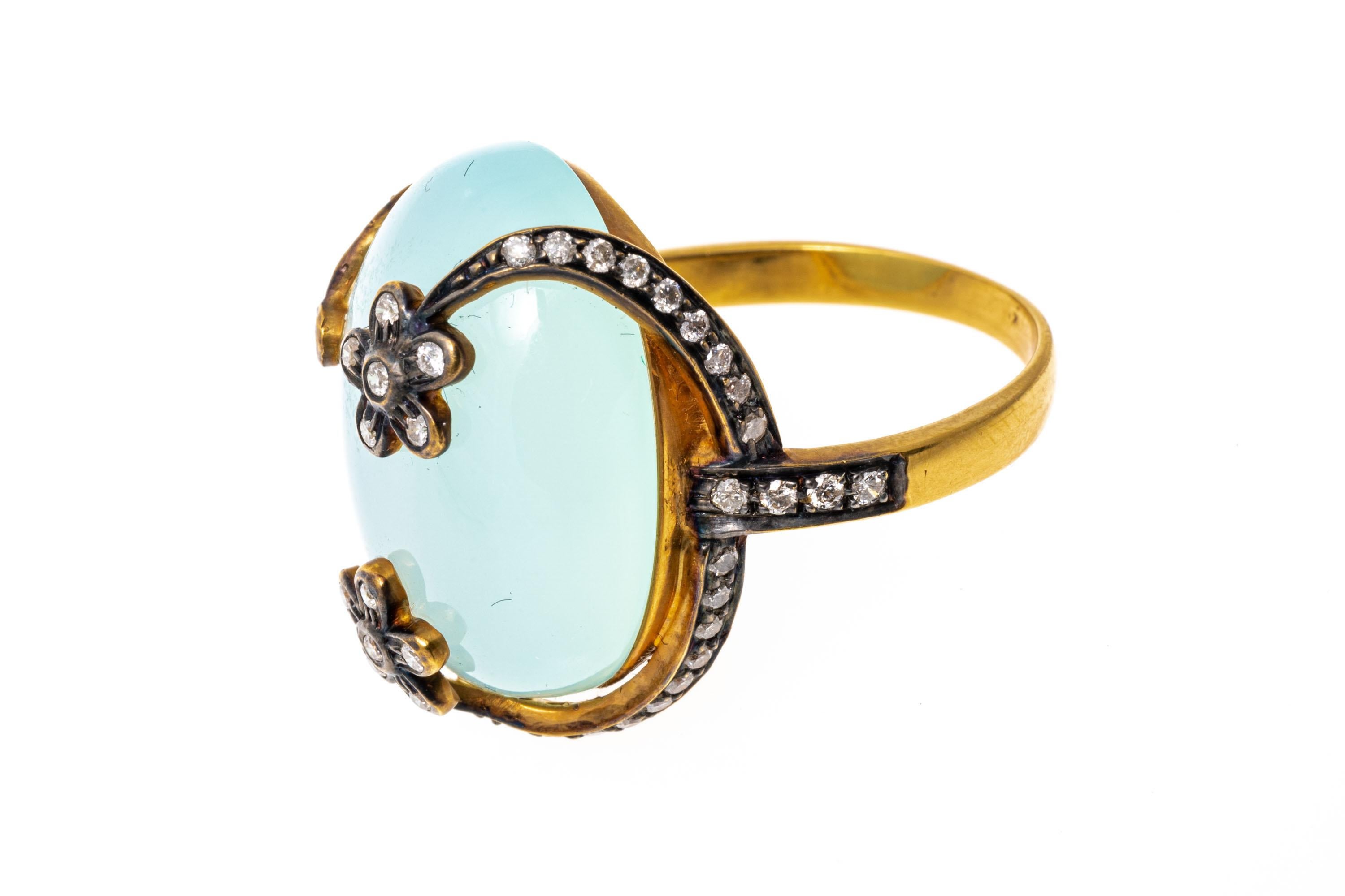 Anillo de oro amarillo de 18 quilates con motivo floral de calcedonia azul verde y diamantes en venta 1