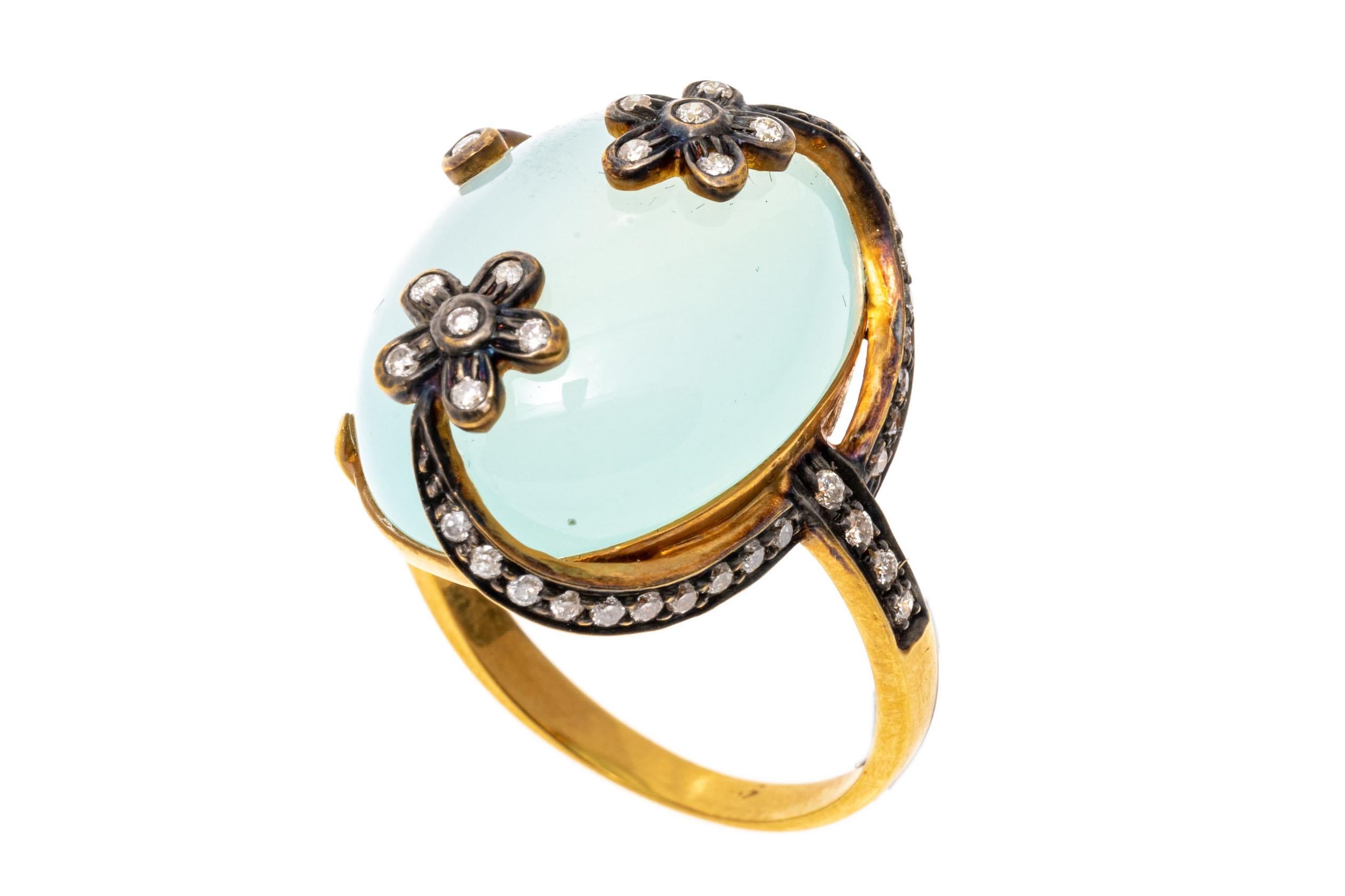 Anillo de oro amarillo de 18 quilates con motivo floral de calcedonia azul verde y diamantes en venta 2