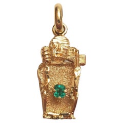 Vintage 18K Yellow Gold Green Faceted Stone Aztec Charm #17504