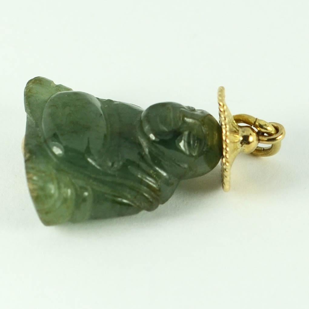 Buddha, Großer Charm-Anhänger, 18 Karat Gelbgold, grüner Jadeit, Jade im Angebot 7