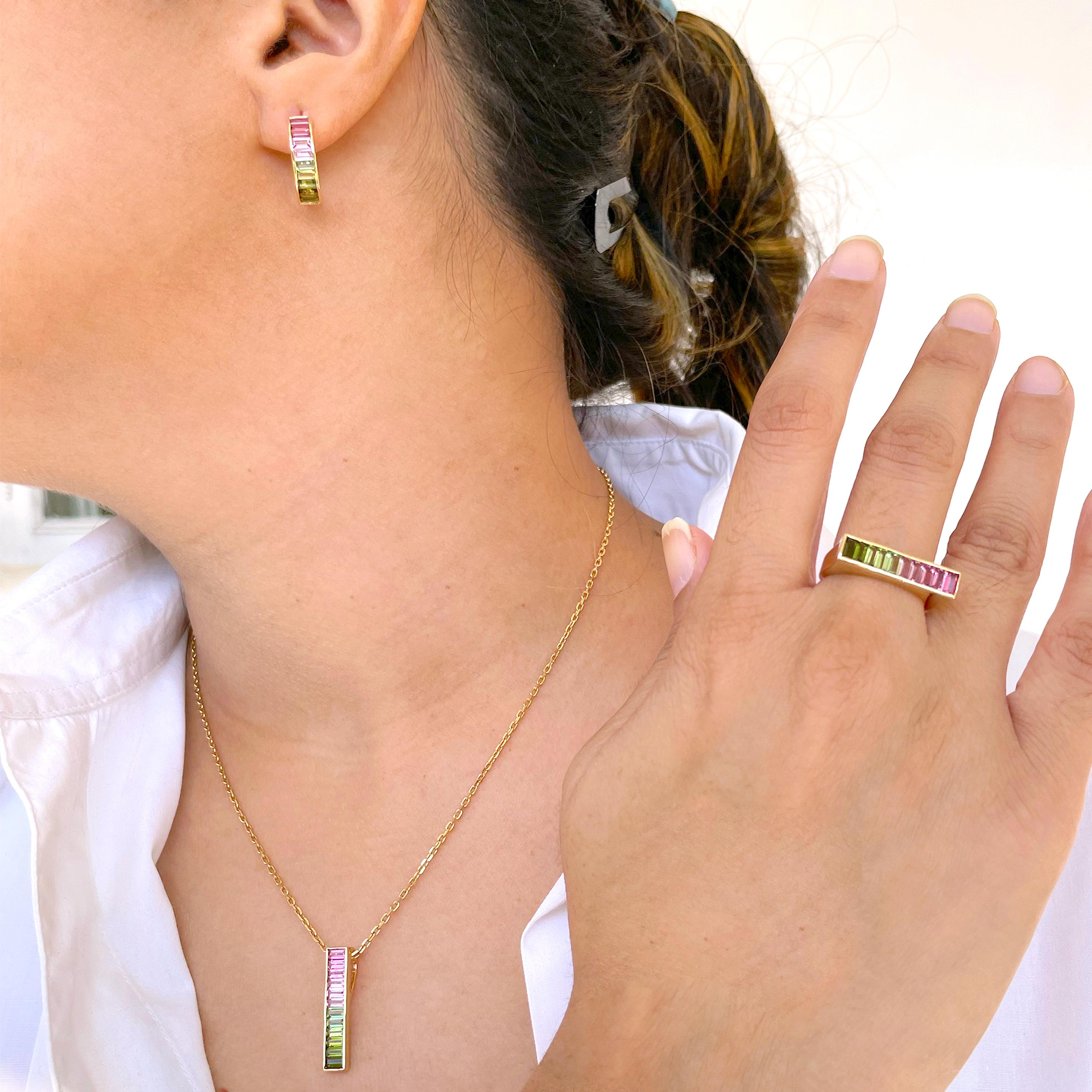 18 karat yellow gold green pink bi-tourmaline bar pendant necklace earrings ring set.

Add something special to your jewellery box with bi-color tourmaline Pendant Earrings Ring Set.  Set in 18 karat gold, this classic linear design features channel