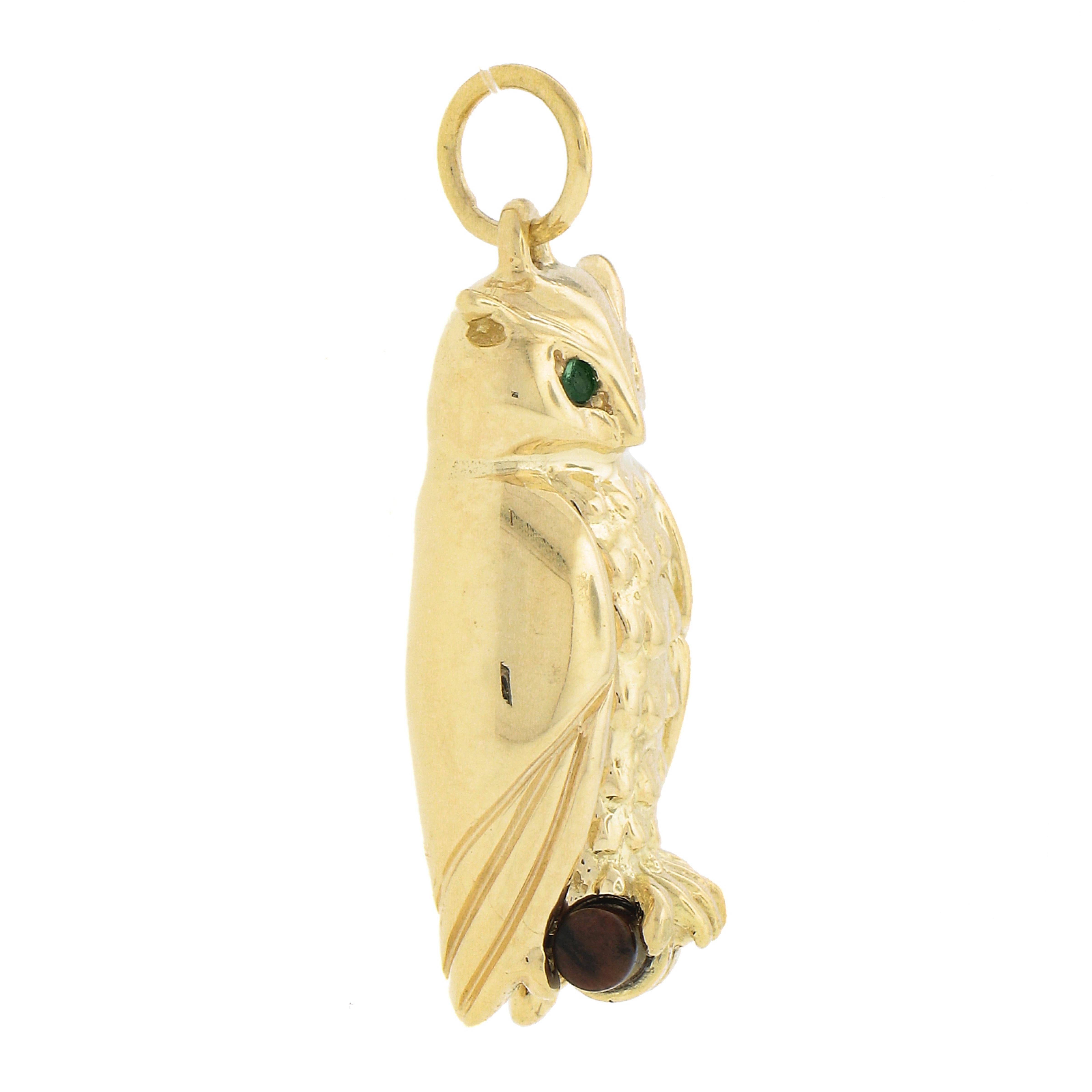 18k Yellow Gold Green Stone Eyes & Wood Cylinder Stone Owl Charm Pendant w/ Bail In Excellent Condition In Montclair, NJ