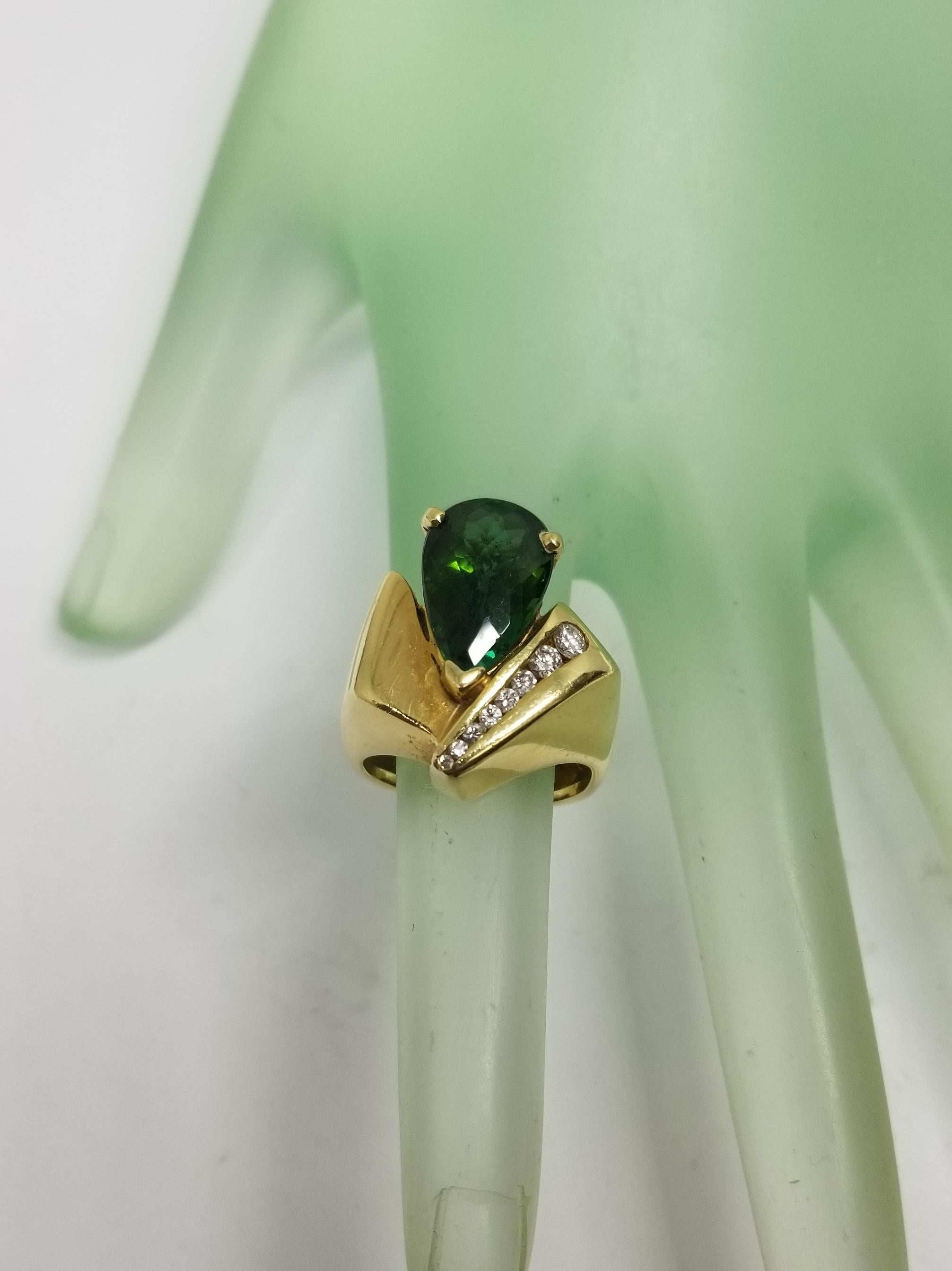 Modern 18 Karat Yellow Gold Green Tourmaline and Diamond Ring For Sale
