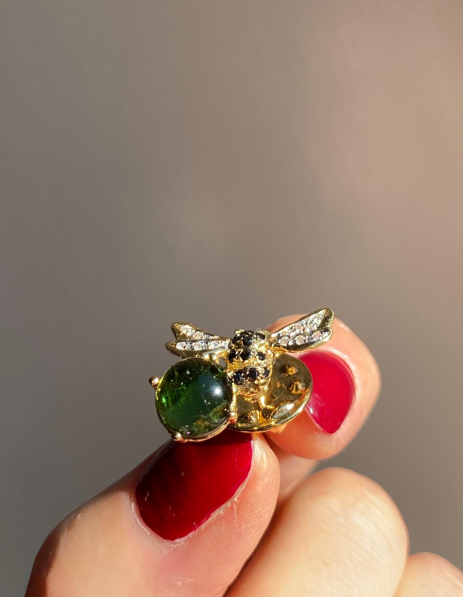 18k Yellow Gold Green Tourmaline White & Black Diamonds Unisex Brooch Pin In New Condition For Sale In Rome, IT