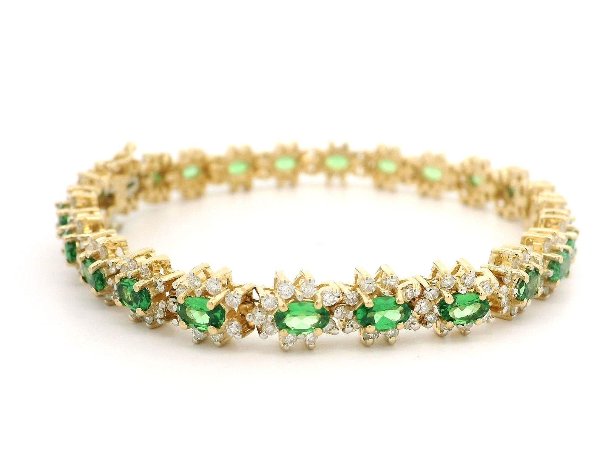 18k Yellow Gold Green Tsavorite and Diamond 9.25ctw Cluster Link Tennis Bracelet In Excellent Condition For Sale In Montclair, NJ