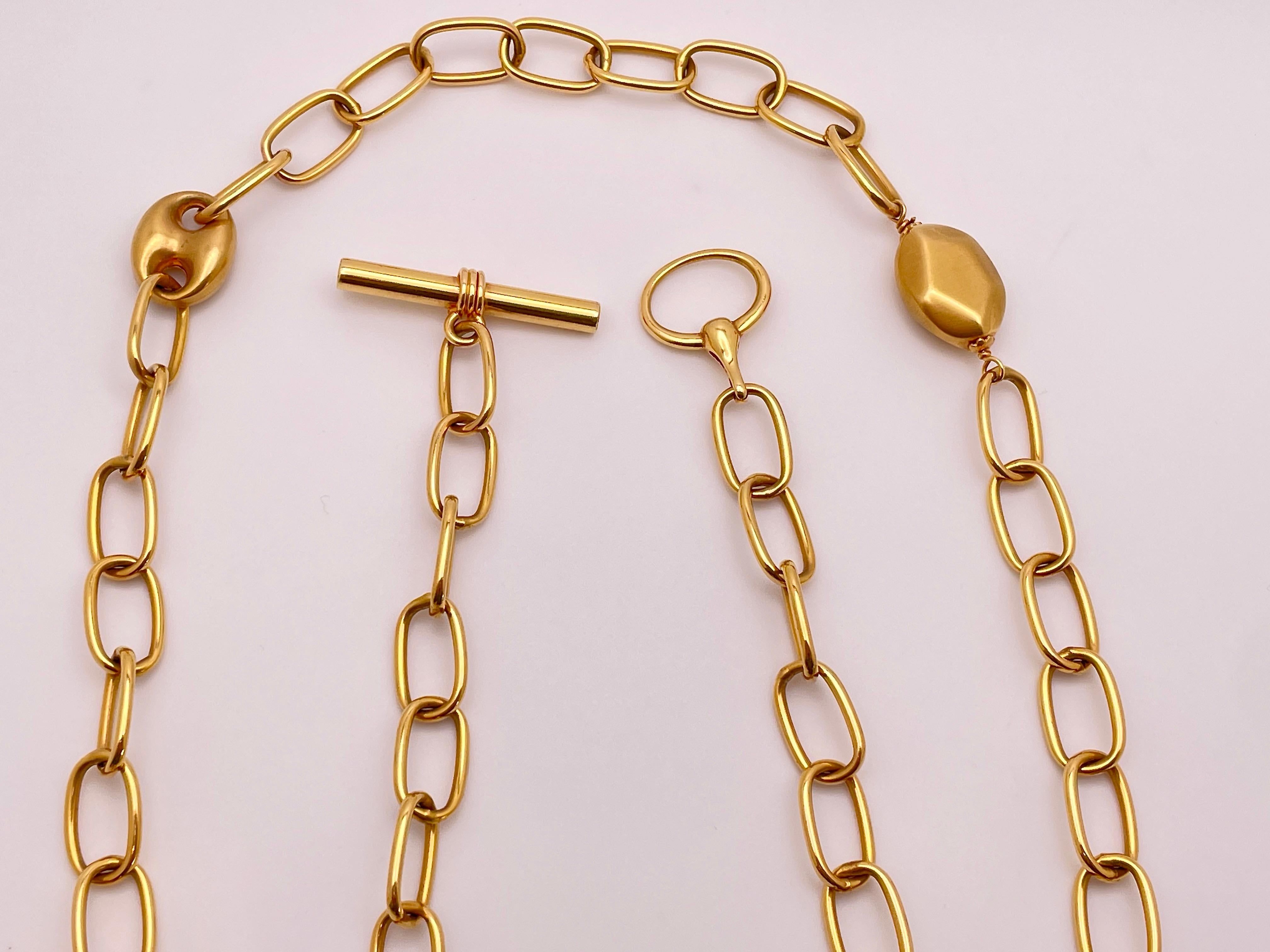 18K Rose Gold Gucci Design Toggle Clasp Link Necklace For Sale 3