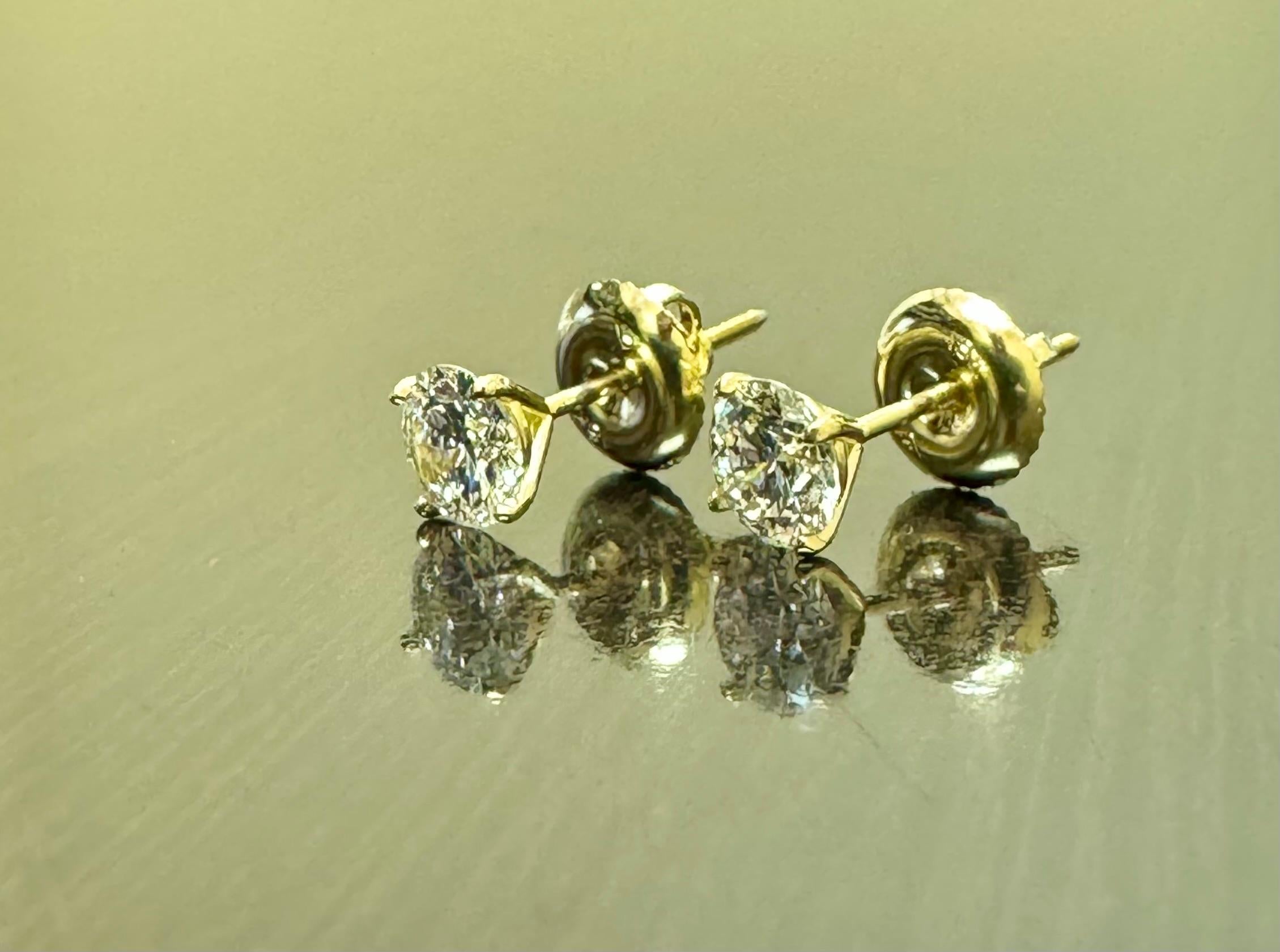 18K Yellow Gold H Color VS1 GIA Certified 1.10 Carat Diamond Stud Earrings For Sale 7