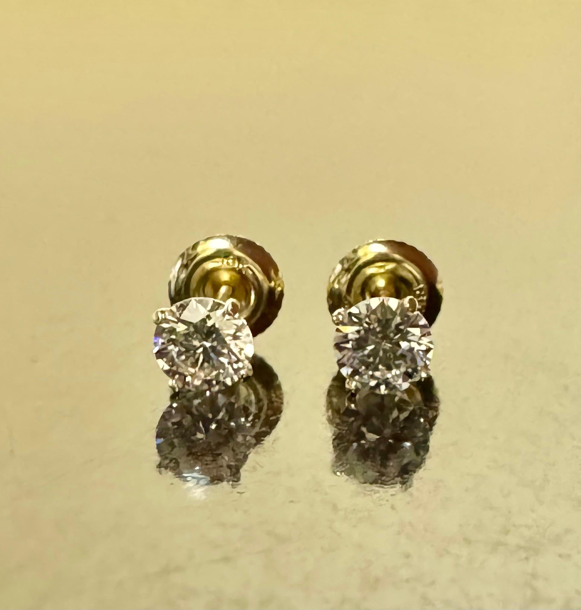 Round Cut 18K Yellow Gold H Color VS1 GIA Certified 1.10 Carat Diamond Stud Earrings For Sale