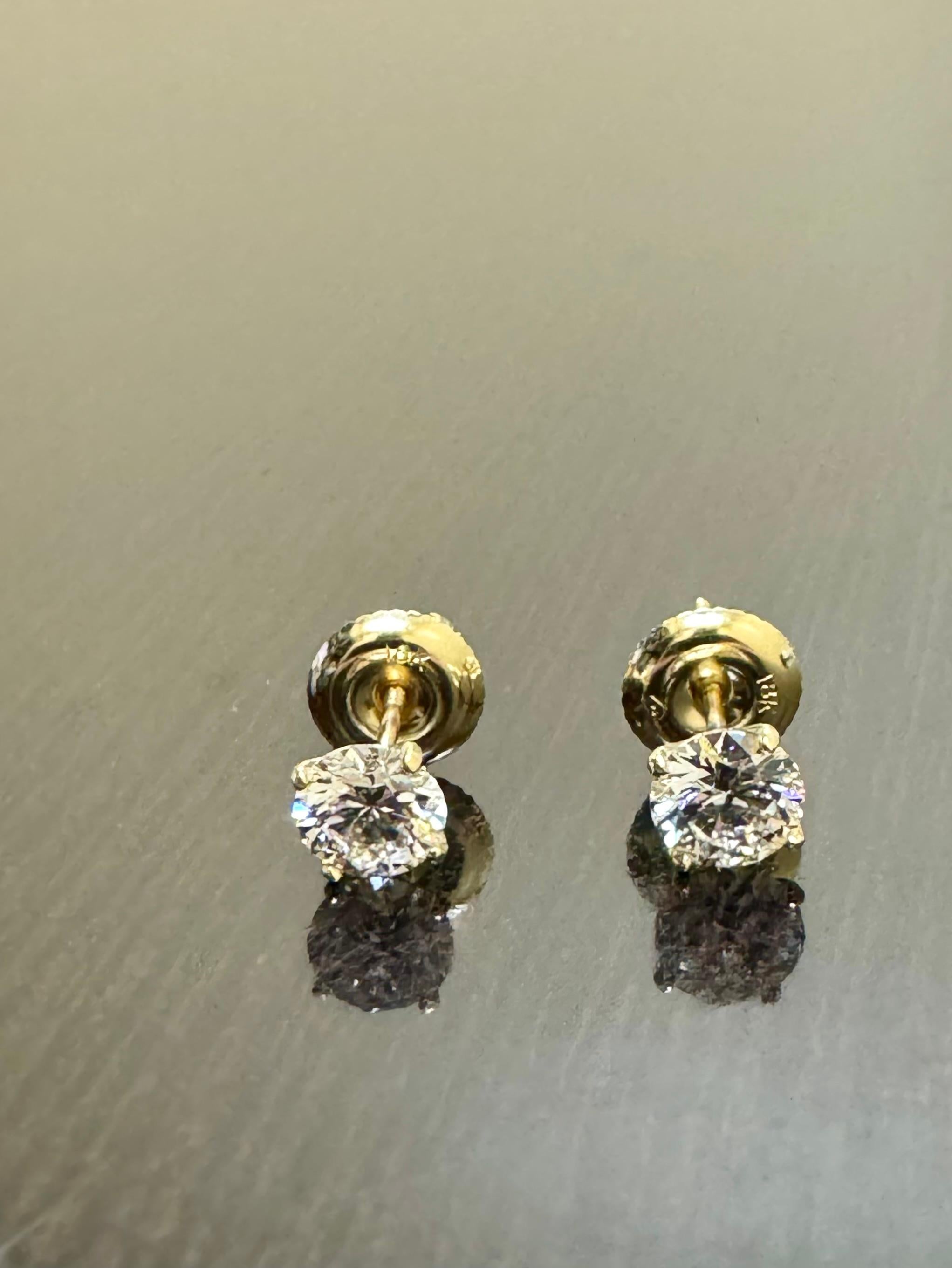 18K Yellow Gold H Color VS1 GIA Certified 1.10 Carat Diamond Stud Earrings In New Condition For Sale In Los Angeles, CA