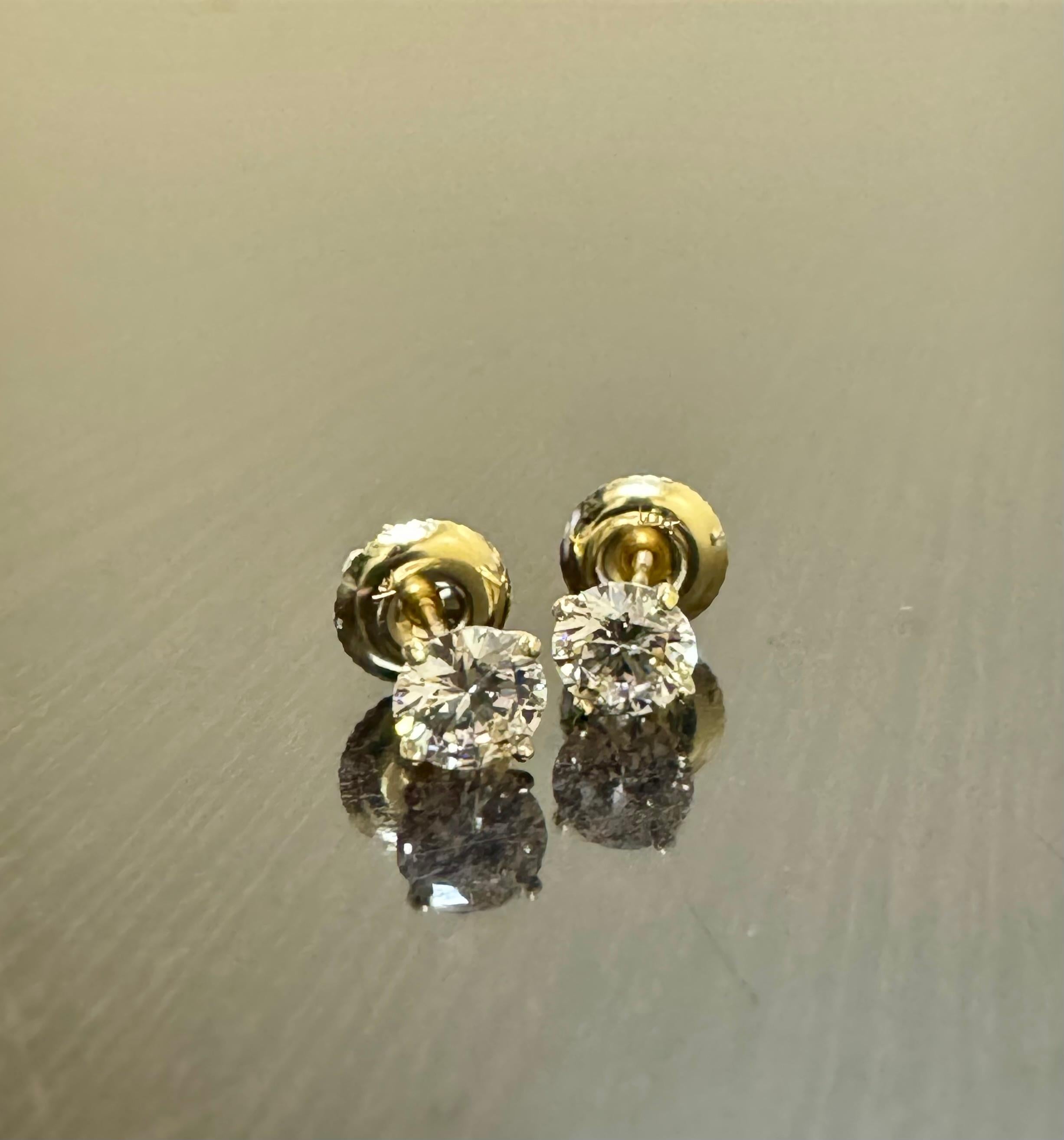 Women's or Men's 18K Yellow Gold H Color VS1 GIA Certified 1.10 Carat Diamond Stud Earrings For Sale