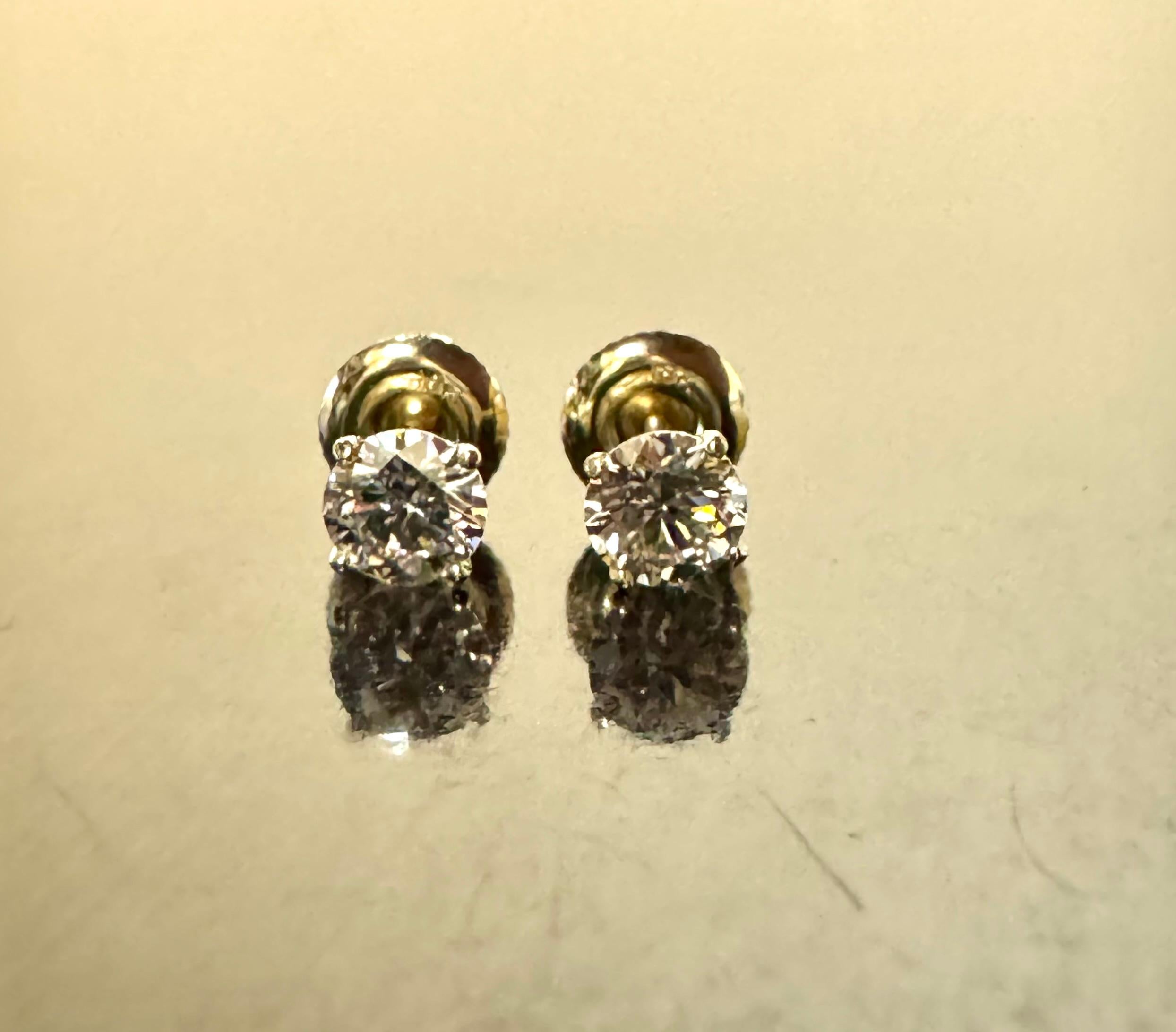 18K Yellow Gold H Color VS1 GIA Certified 1.10 Carat Diamond Stud Earrings For Sale 2