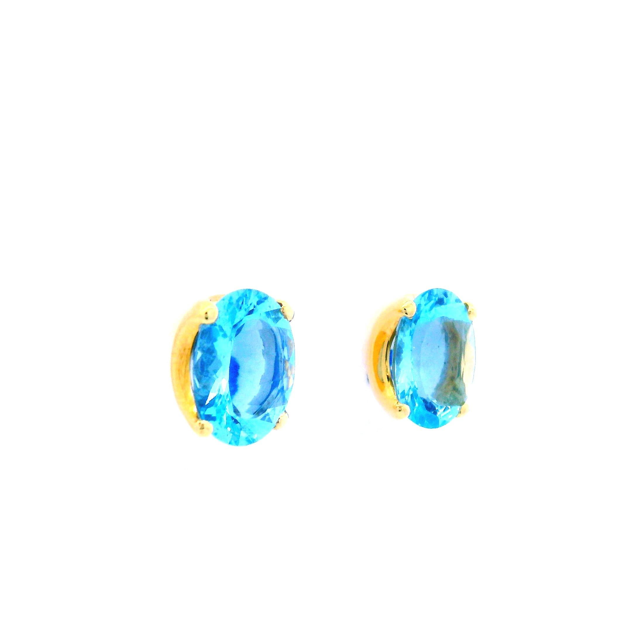 Contemporary 18K Yellow Gold H. Stern Aquamarine Stud Earrings  For Sale