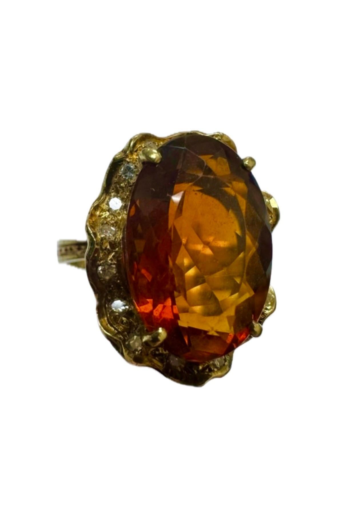 Bague en or jaune 18K Halo Diamond 10 Carat Oval Madeira Citrine en vente 4