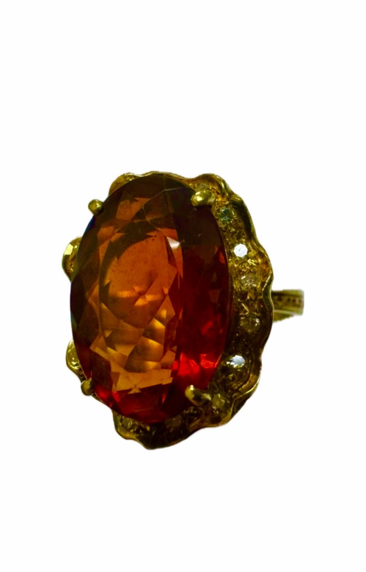 Collection Design/One Design 

Métal - Or jaune 18 carats, 7,2 grammes.

Pierres - 1 citrine ovale de Madère de 10 carats, 17 diamants ronds de taille unique de couleur F VS1-VS2 et de pureté 0,20 carats. 

Taille : 7 1/4.  Taille libre.

Une belle