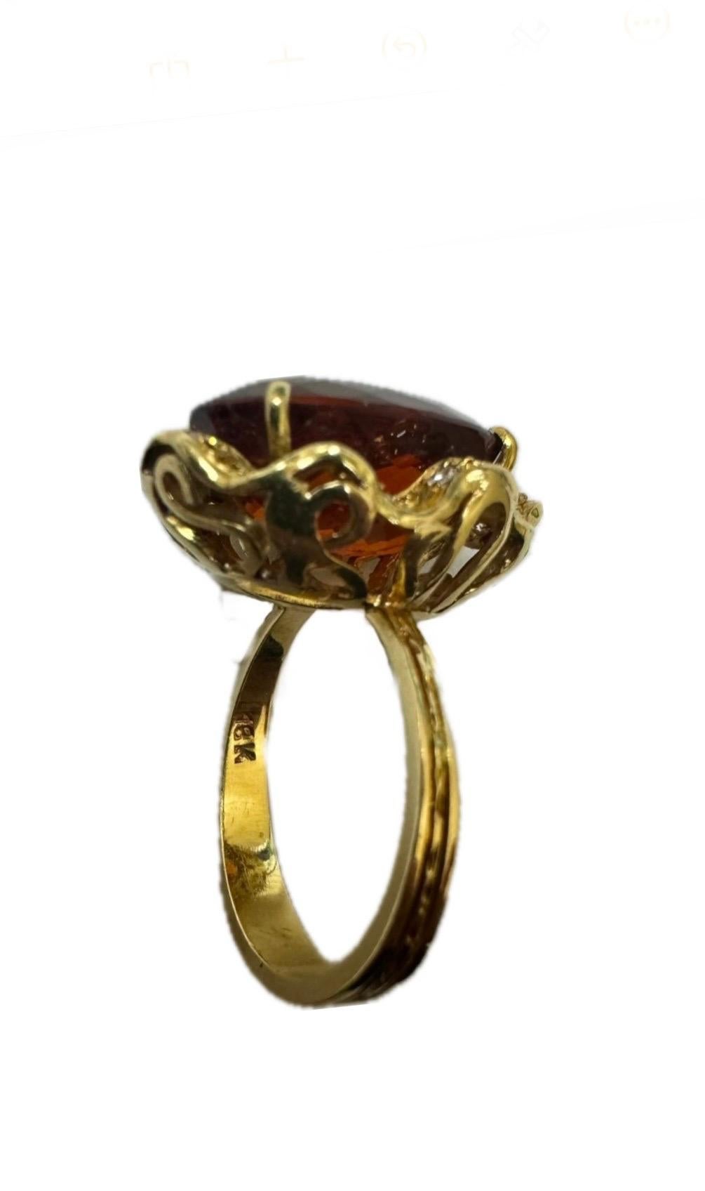 Moderne Bague en or jaune 18K Halo Diamond 10 Carat Oval Madeira Citrine en vente