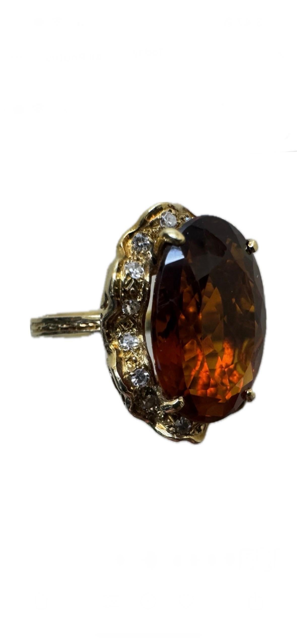 Bague en or jaune 18K Halo Diamond 10 Carat Oval Madeira Citrine en vente 2