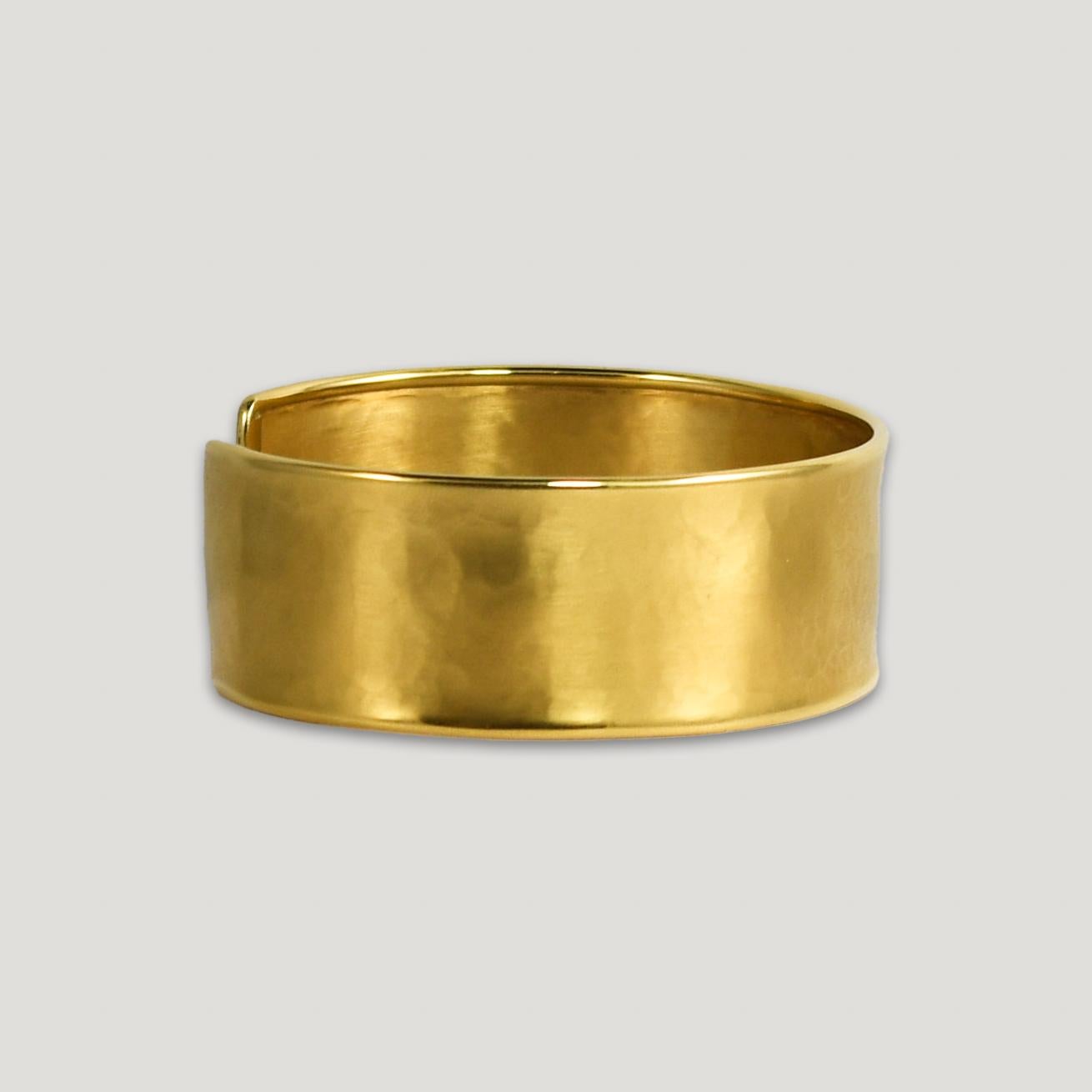 18 Karat Gelbgold Armband mit Hammer-Finish 19,8 g im Zustand „Hervorragend“ in Laguna Beach, CA