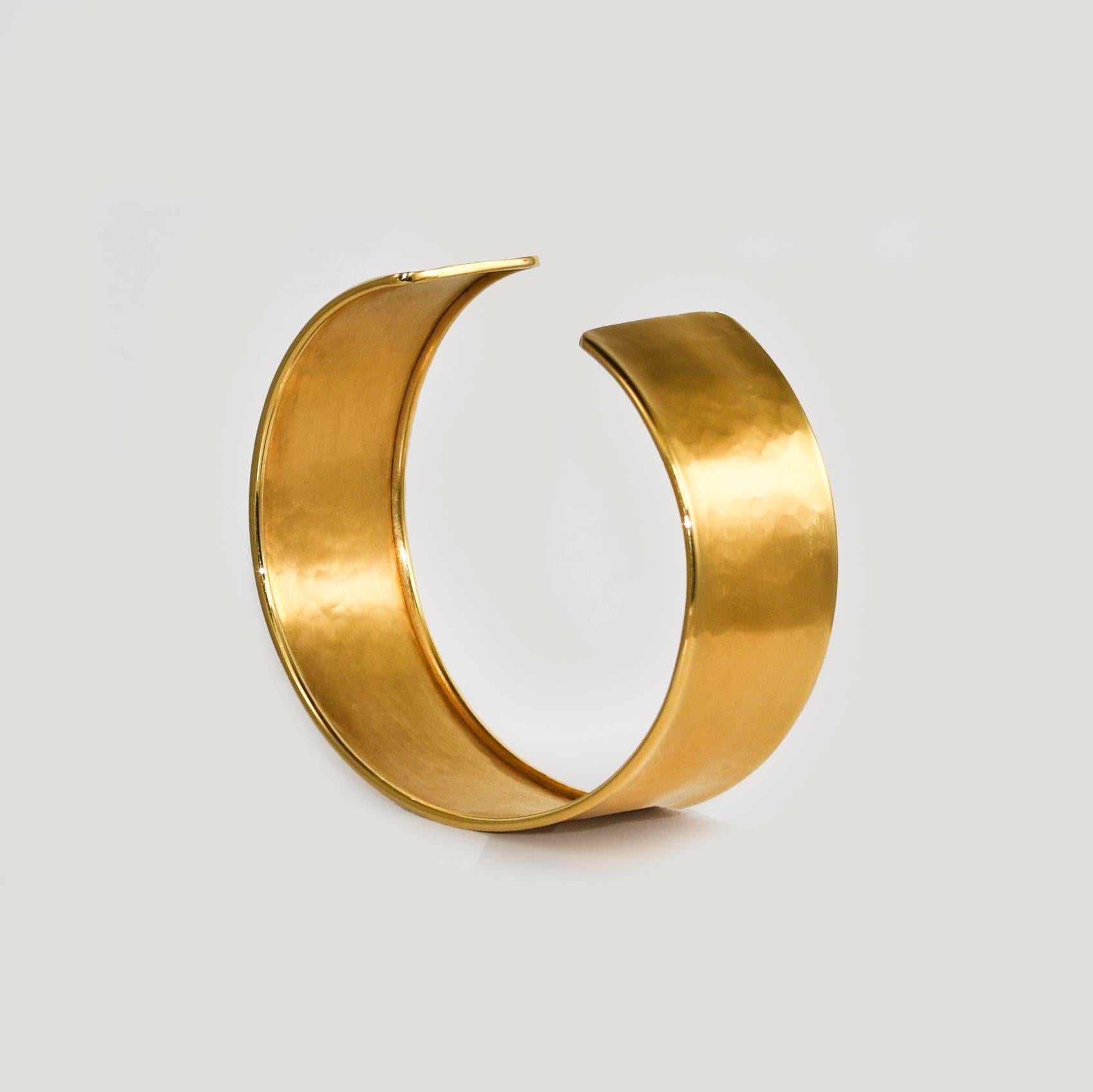 18 Karat Gelbgold Armband mit Hammer-Finish 19,8 g 4