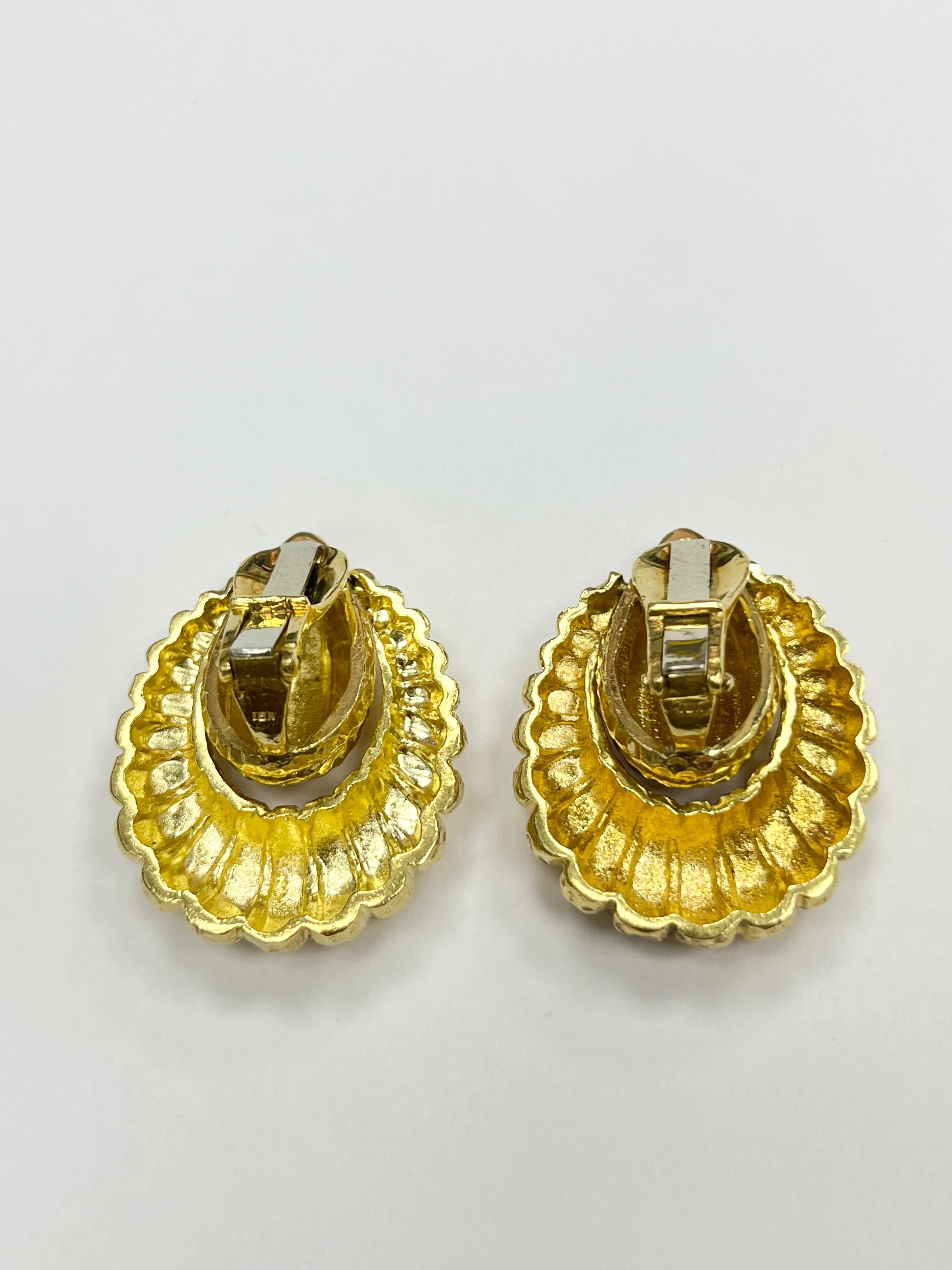 Women's 18K Yellow Gold Hammered Doorknot Clip-on Earrings For Sale