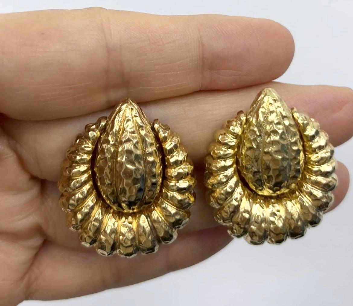 18K Yellow Gold Hammered Doorknot Clip-on Earrings For Sale 2