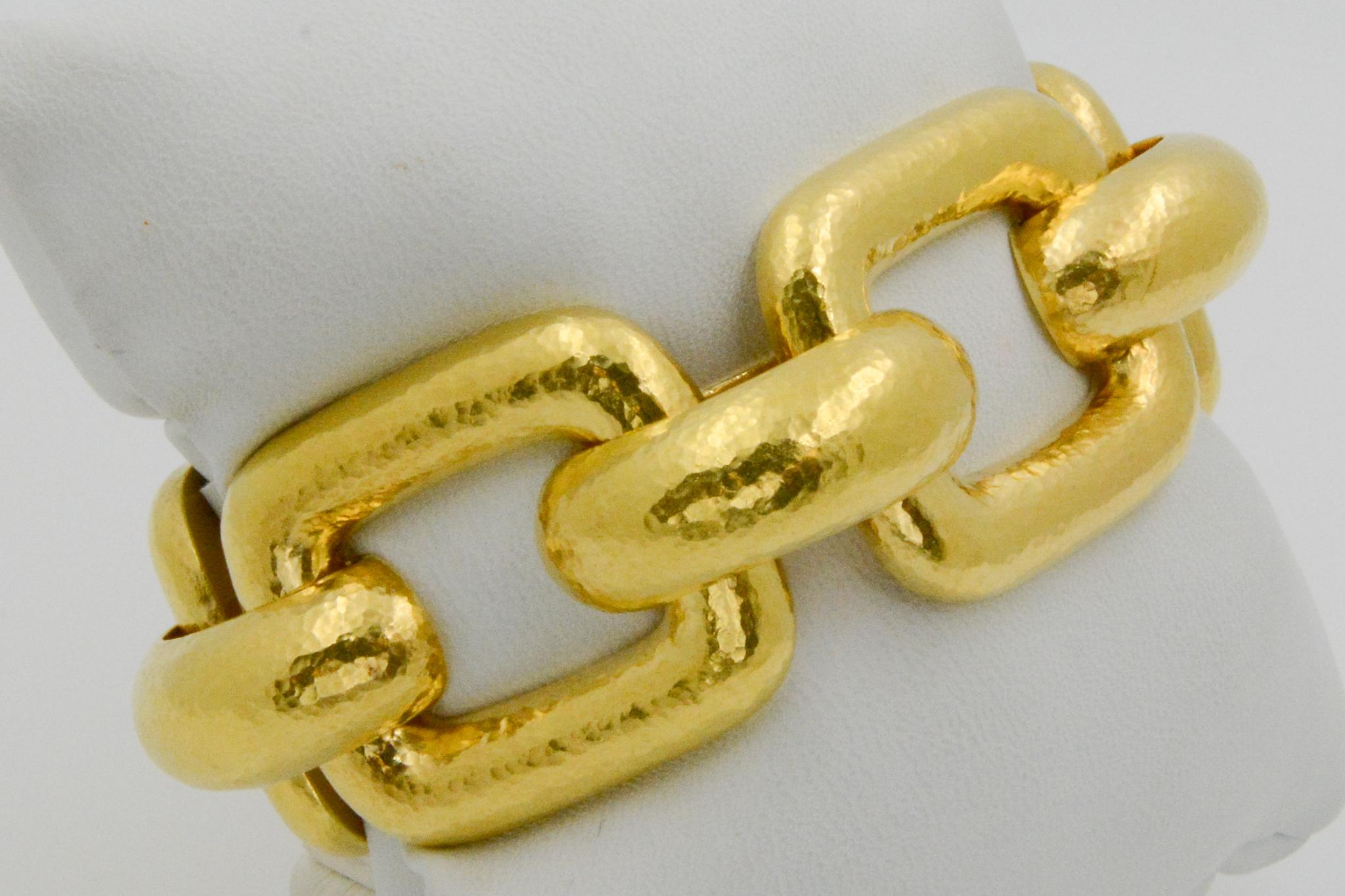 Elizabeth Locke 18 Karat Yellow Gold Hammered Rectangular Link Bracelet In Good Condition In Dallas, TX