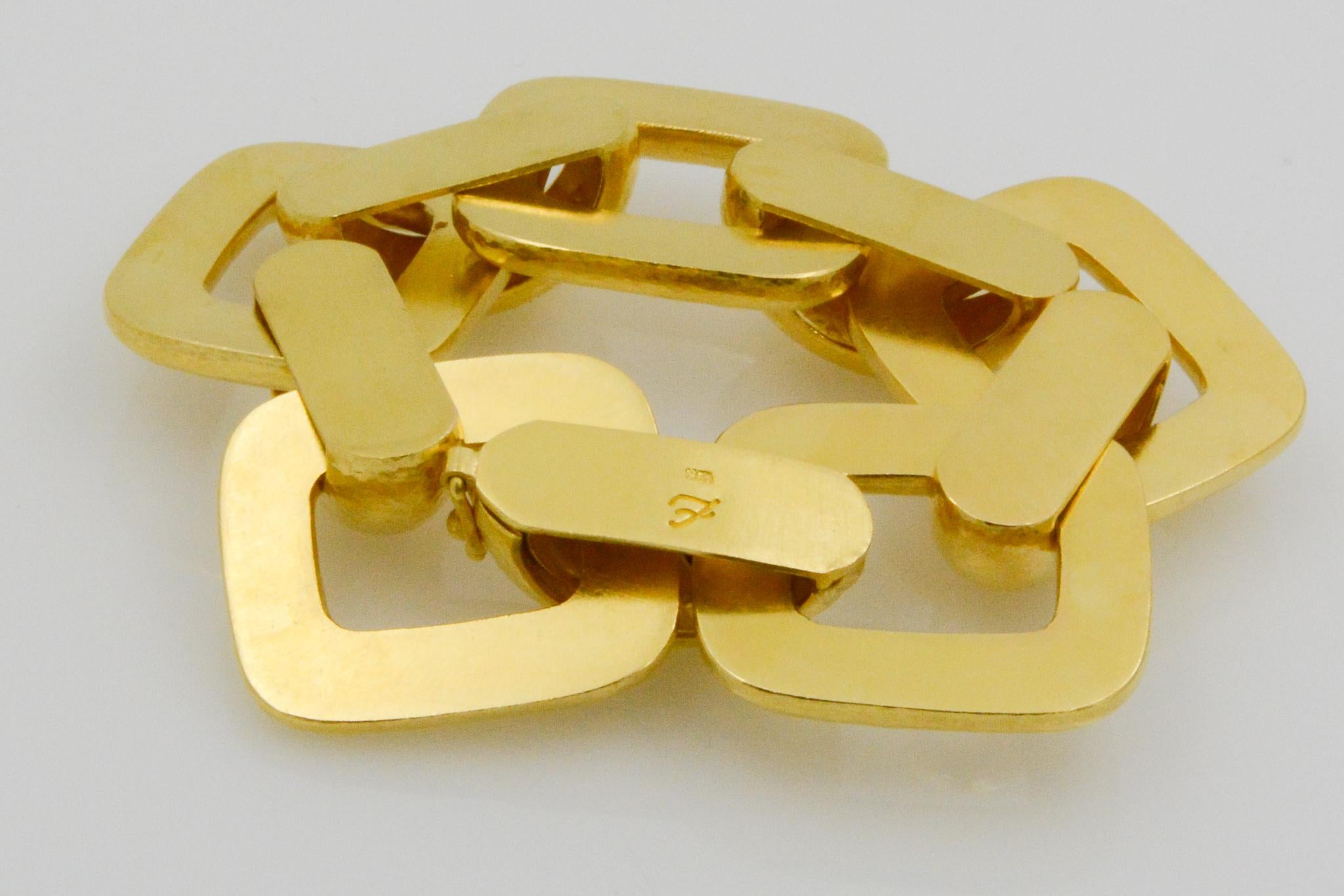 Elizabeth Locke 18 Karat Yellow Gold Hammered Rectangular Link Bracelet 4