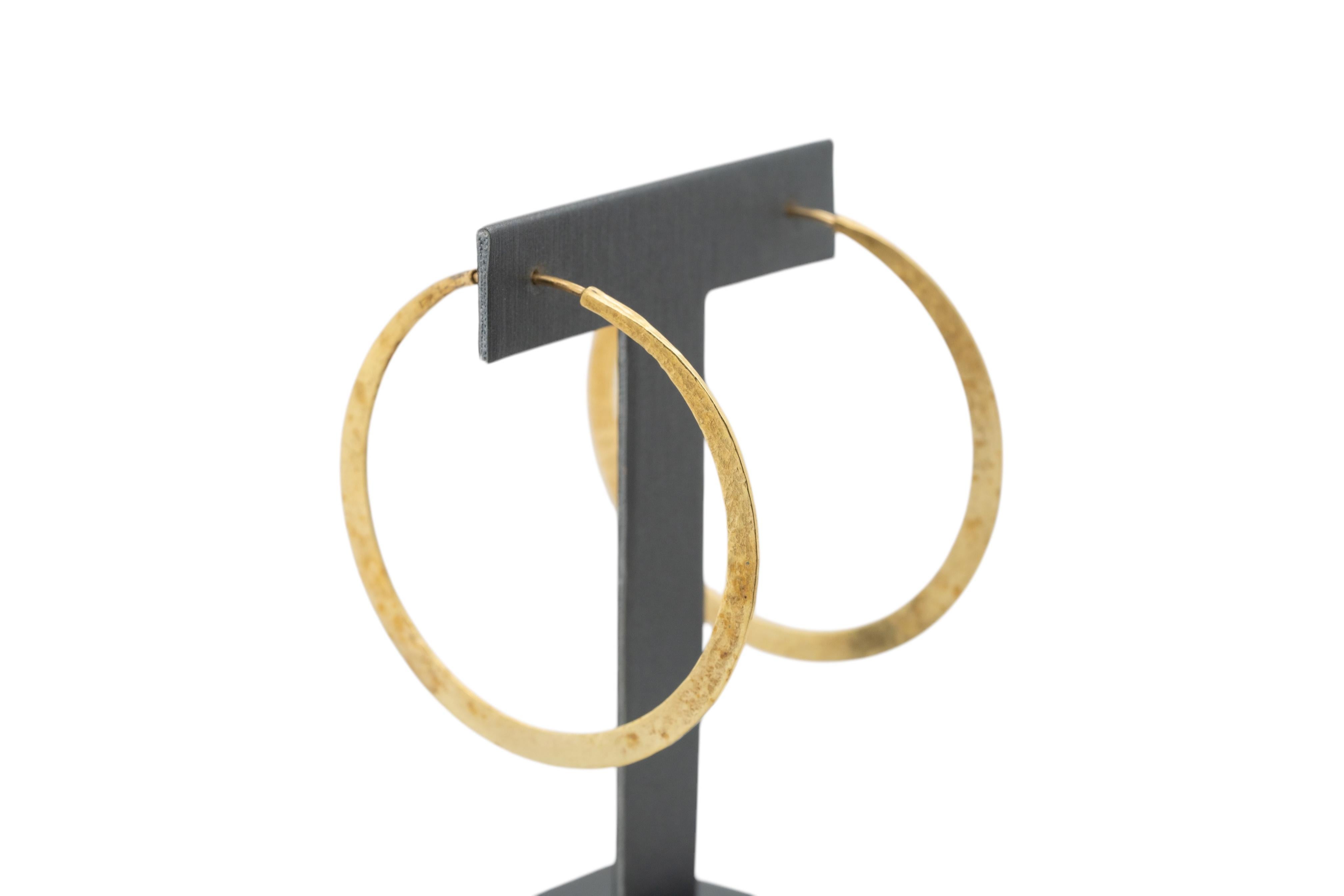 Boucles d'oreilles en or jaune 18k Hammer Boca Raton Unisexe en vente