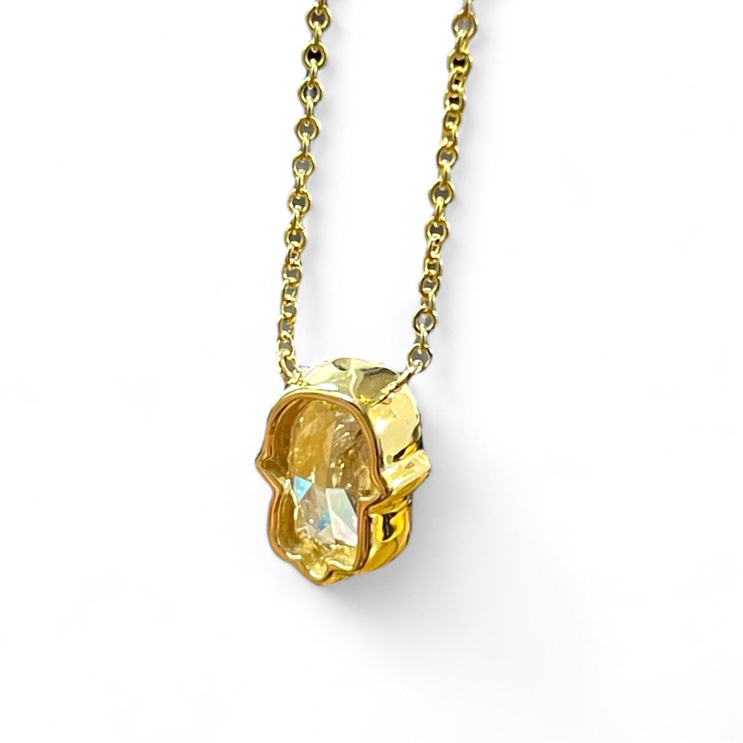 Pendentif Hamsa en or jaune 18K avec diamant en vente 1