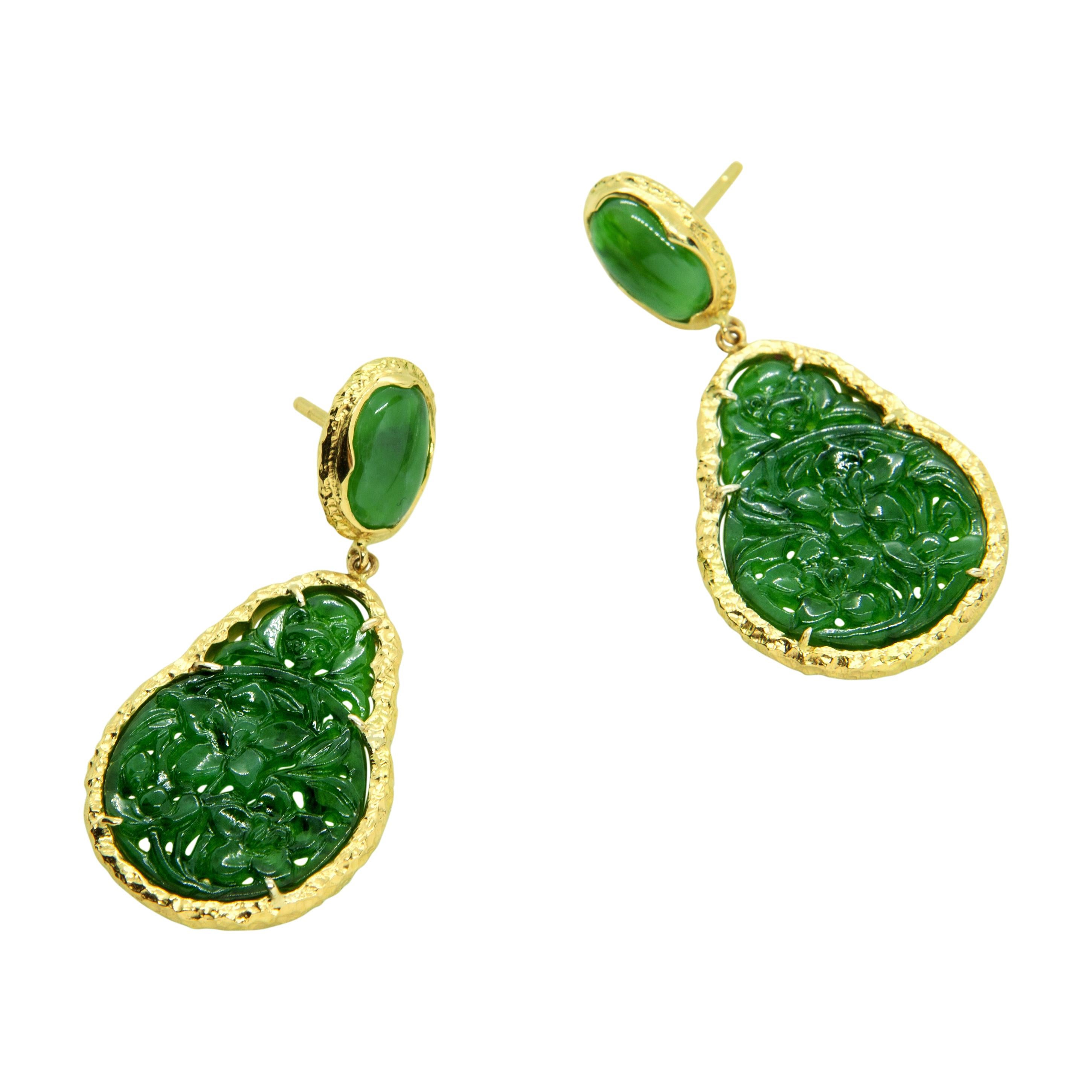 This one of a kind pair of earrings are from Lingjun's 'FISSURE' collection, featuring hand-carved, imperial green coloured 'A' type jadeite jade. 

Measurement: approximately 42.5x20.5x3-3.8mm.

'FISSURE' is a collection inspired by the crevices in