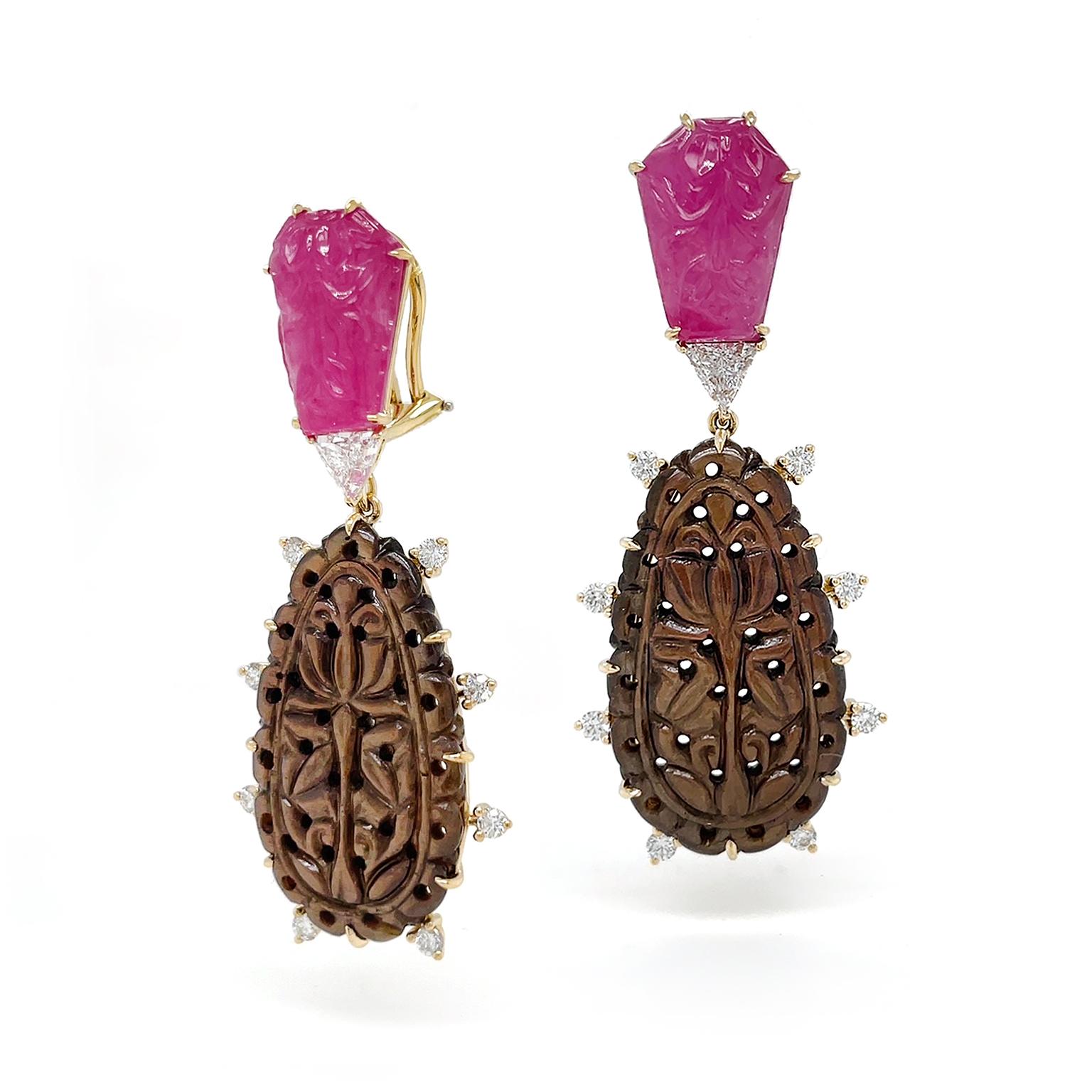 Pendientes de oro amarillo de 18 quilates de rubí y zafiro marrón tallados a mano Corte mixto en venta