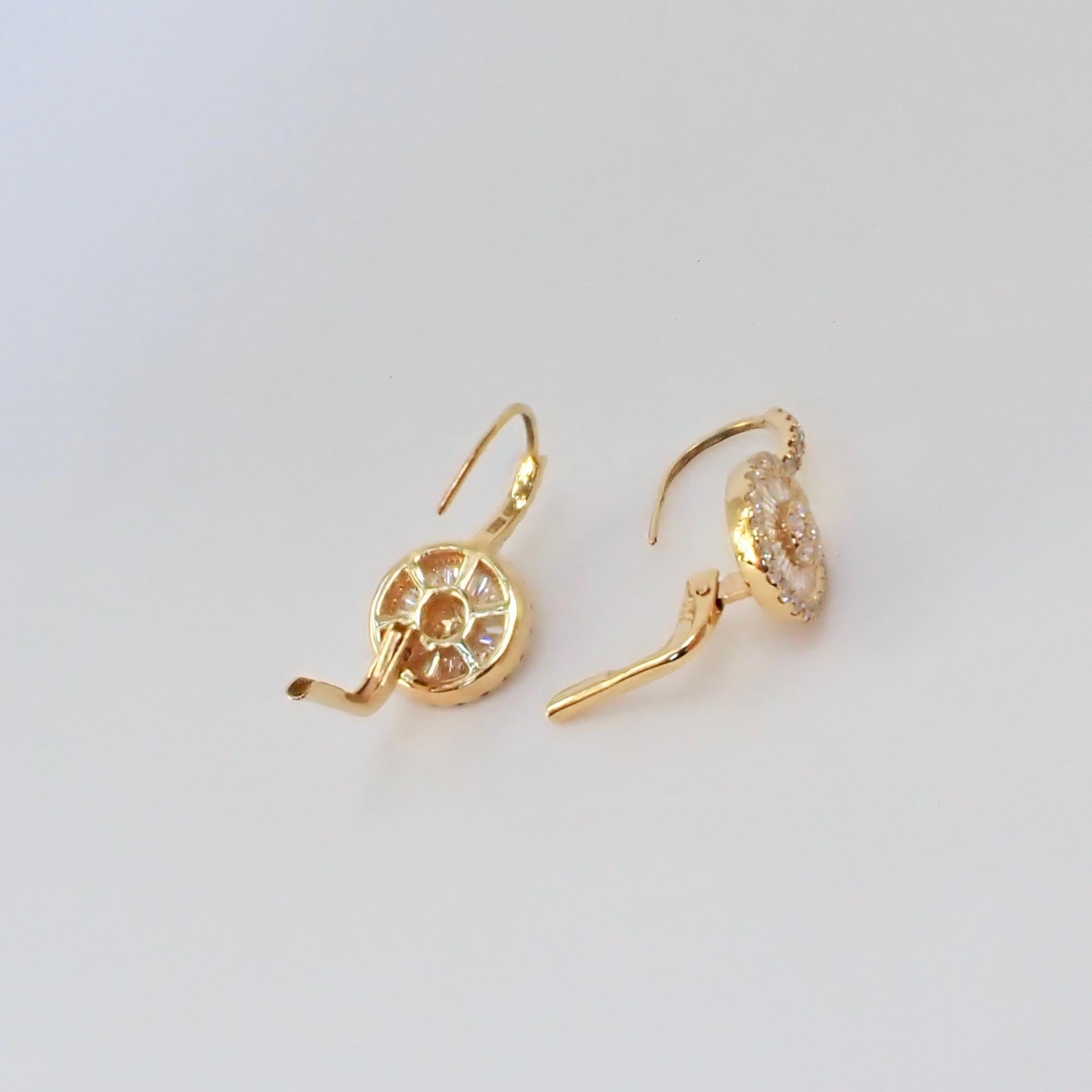 Boucles d'oreilles pendantes en or jaune 18 carats avec diamants de 1,21 carat en vente 2