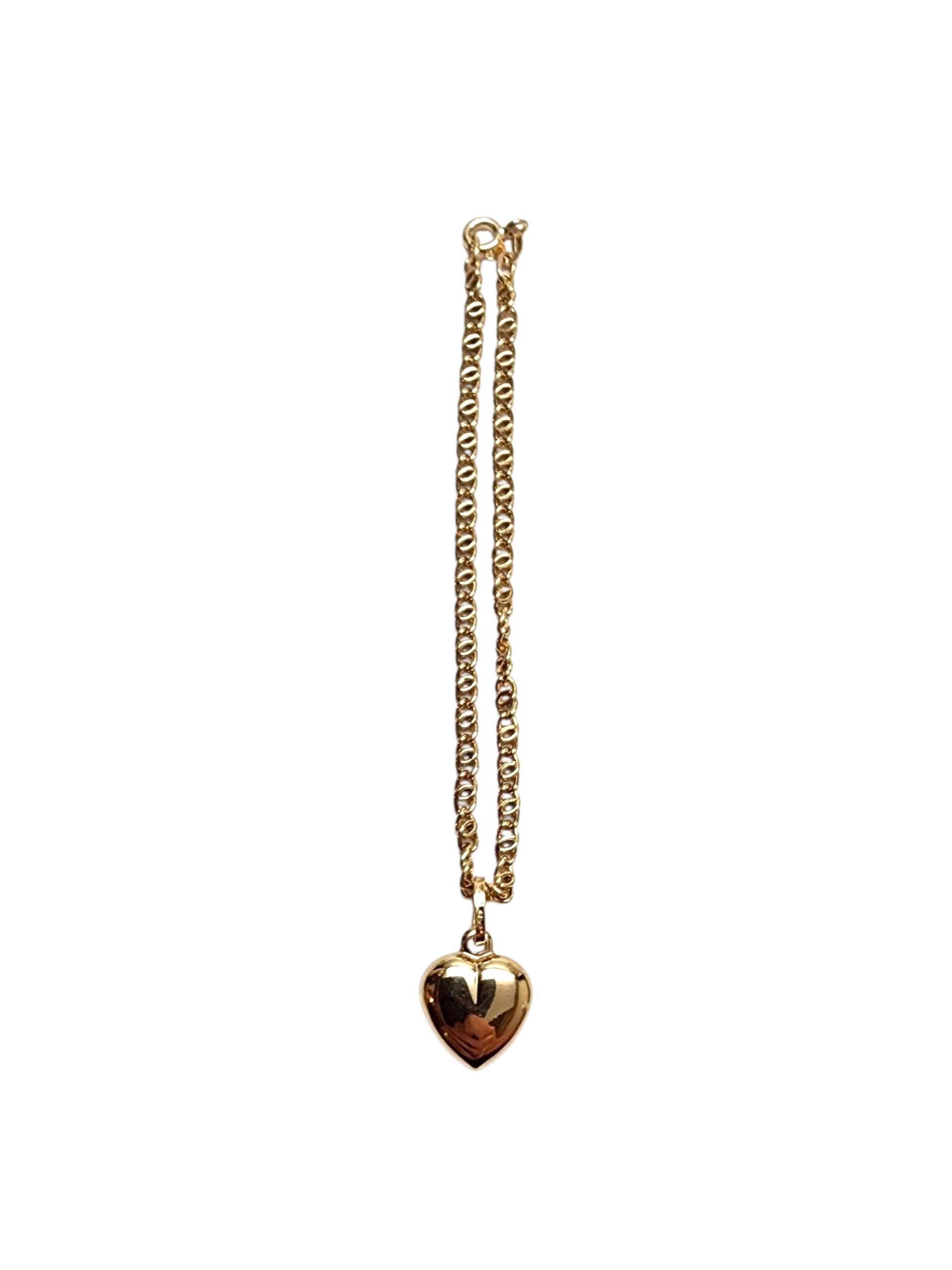 18K Yellow Gold Heart Bracelet

Wrap your wrist in love with this heart bracelet! This piece features a lovely bracelet with a heart charm in 18 karat yellow gold.

Hallmark: 750

Weight: 2.9 g / 1.9 dwt.

Chain Length: 6.5