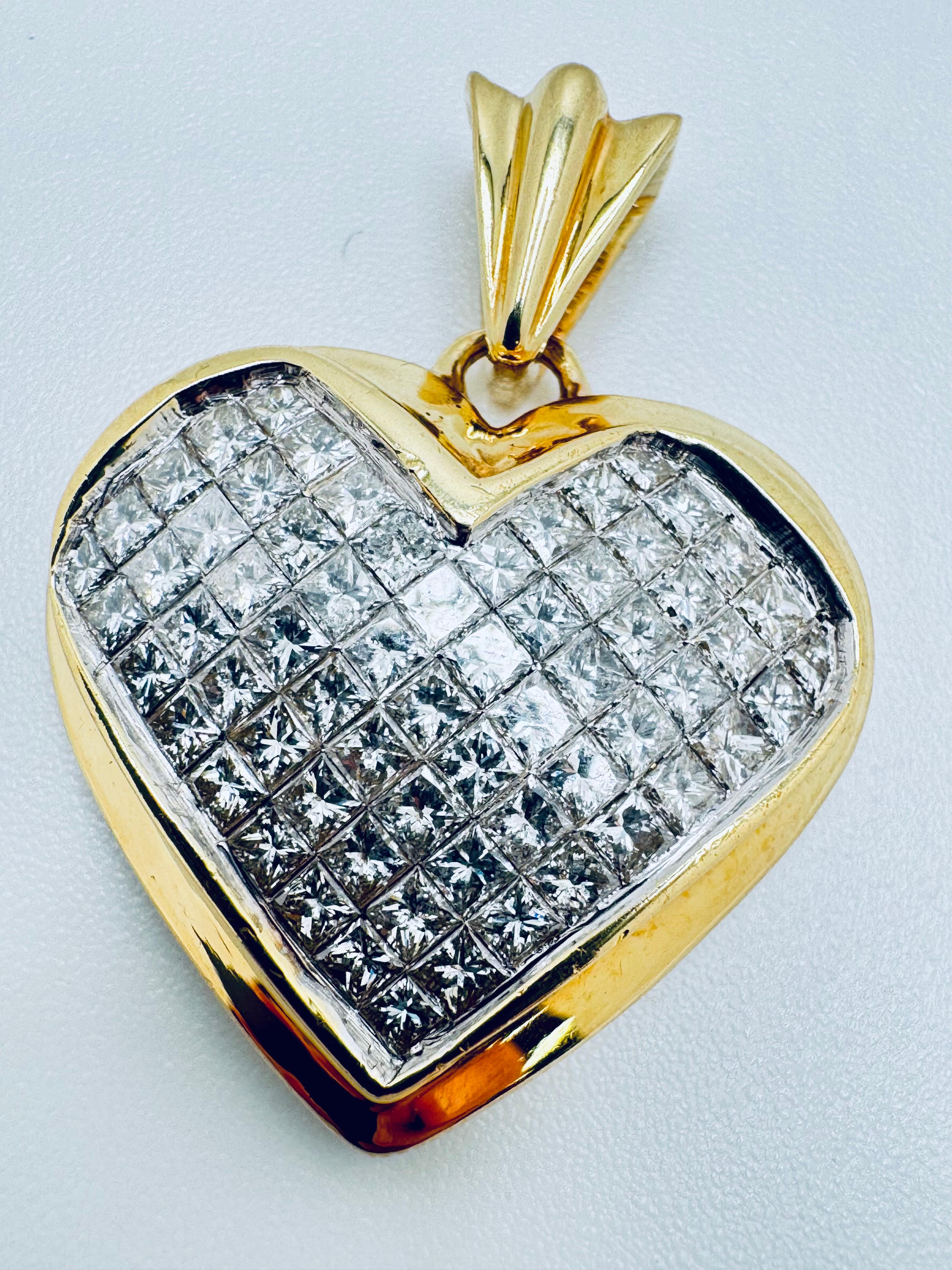 Art Déco Ciondolo con diamante a forma di cuore in oro giallo 18K 3,25 CTW in vendita