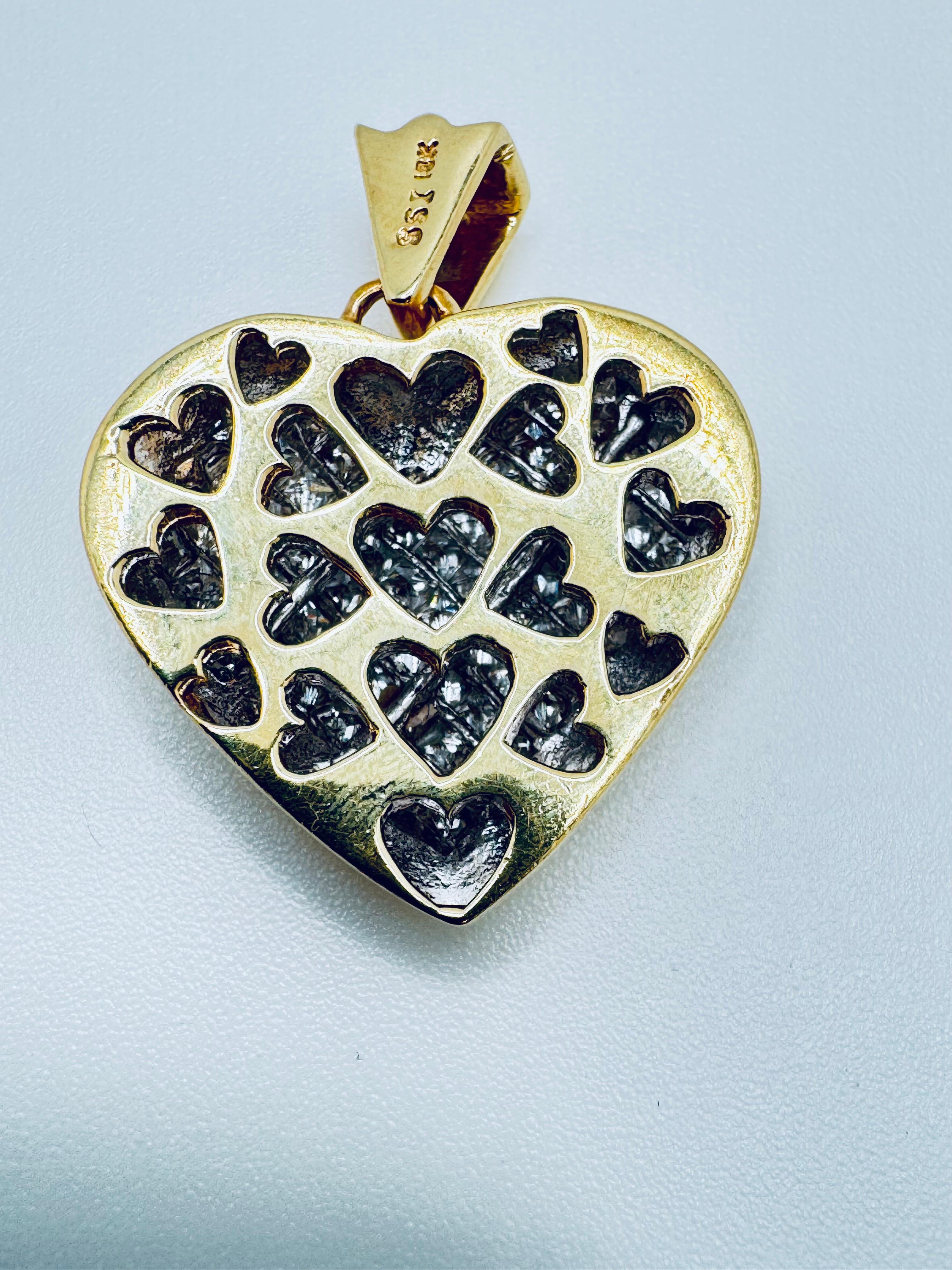 Ciondolo con diamante a forma di cuore in oro giallo 18K 3,25 CTW in vendita 2