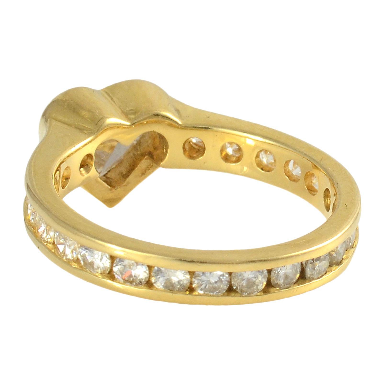 18 Karat Gelbgold Herz-Diamant-Hochzeitsring im Zustand „Gut“ im Angebot in Solvang, CA