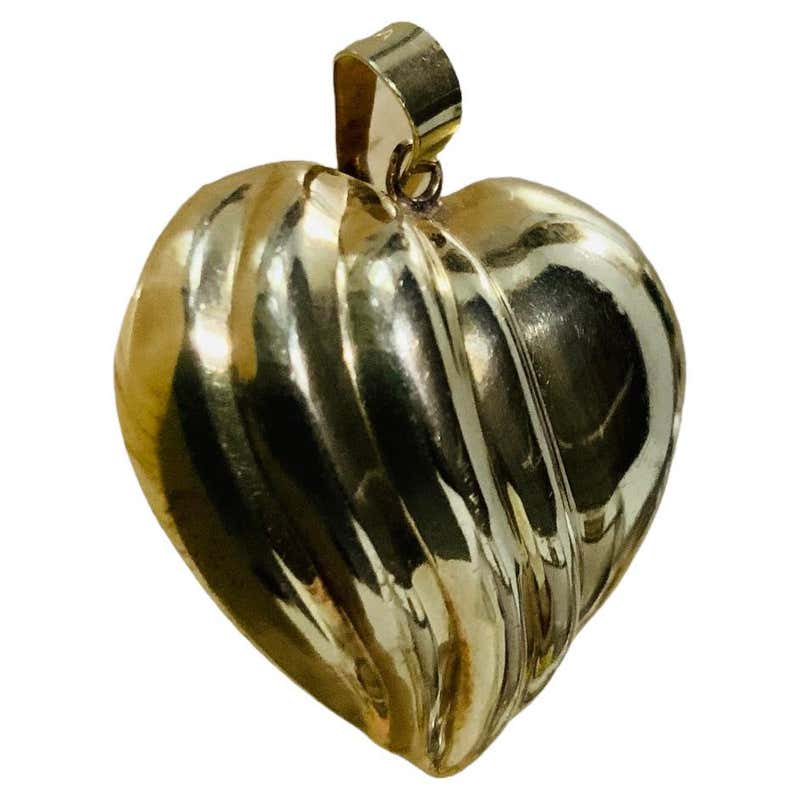 14k Yellow Gold Heart Pendant For Sale at 1stDibs
