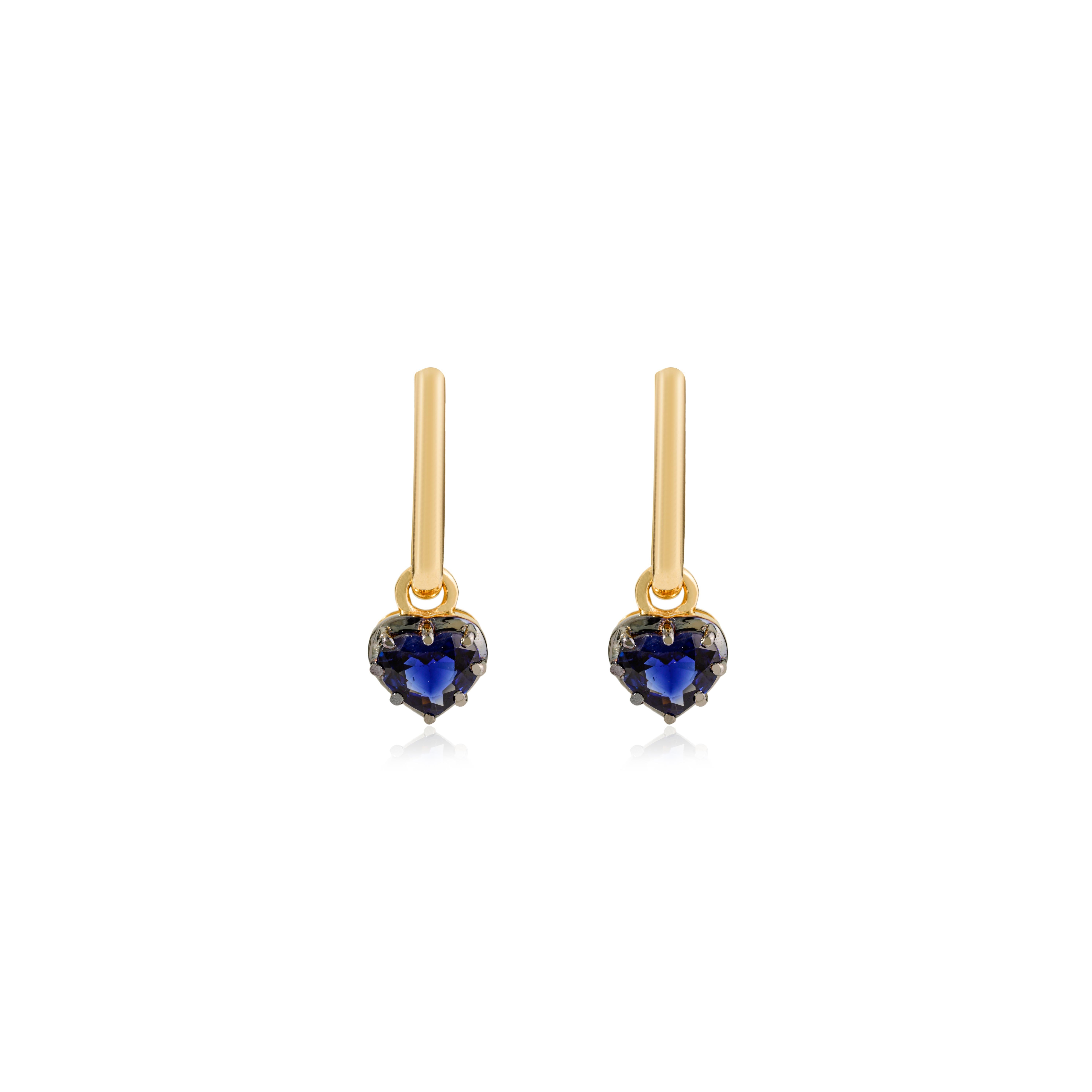 Art déco Boucles d'oreilles pendantes en or jaune 18 carats saphir bleu en forme de coeur 0.93ct Prong Gypset en vente