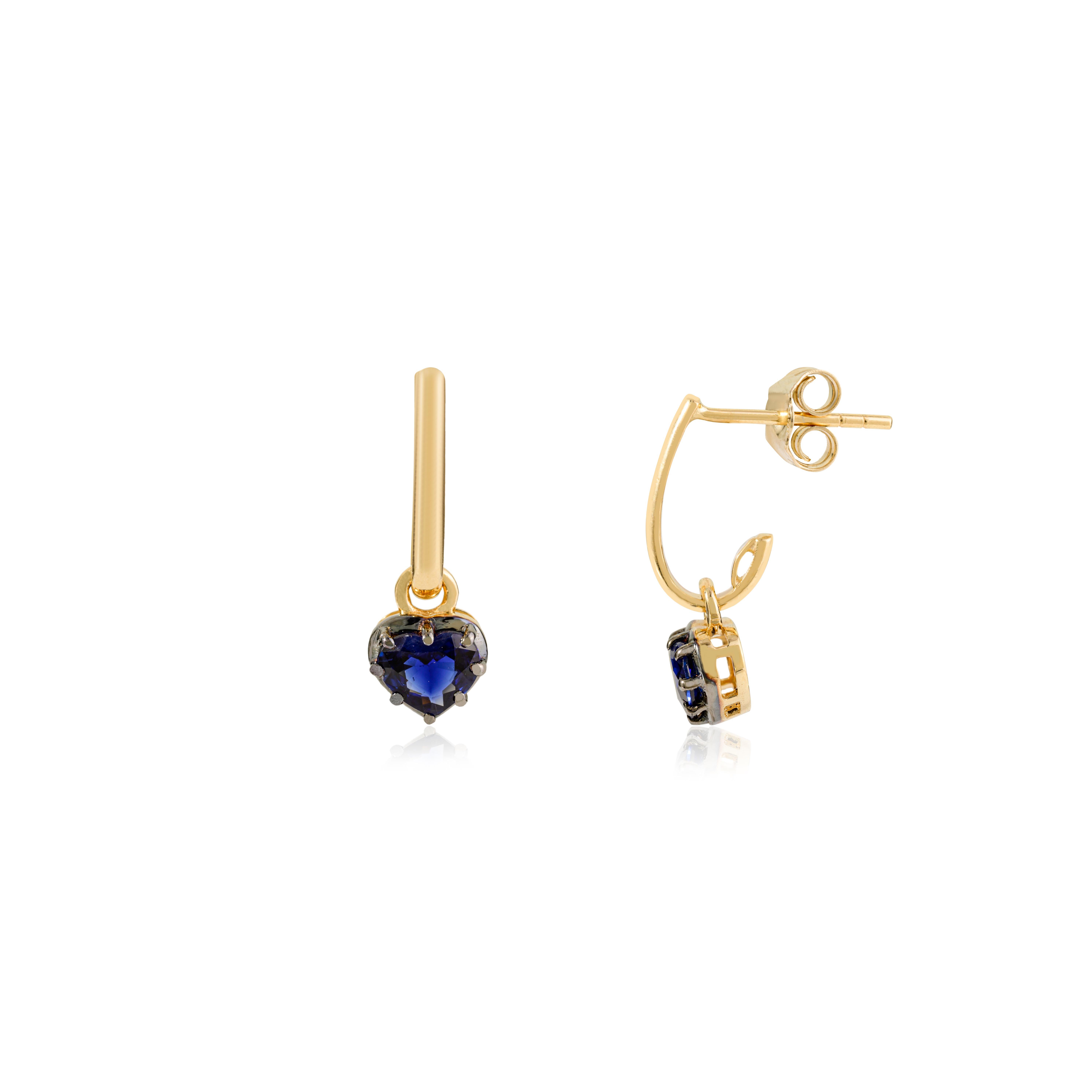 Boucles d'oreilles pendantes en or jaune 18 carats saphir bleu en forme de coeur 0.93ct Prong Gypset Neuf - En vente à New York, NY