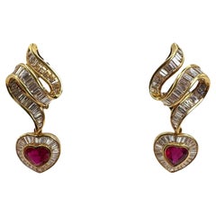 Boucles d'oreilles/clips en or jaune 18K en forme de coeur avec rubis et diamants