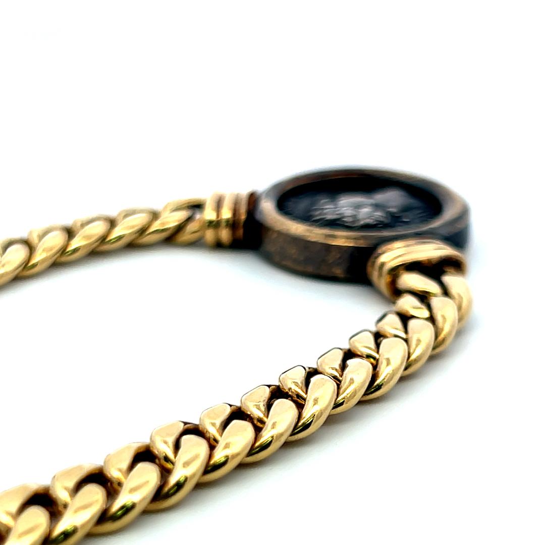 Collier à maillons lourds en or jaune 18K avec pendentif en forme de pièce de monnaie romaine antique en vente 4