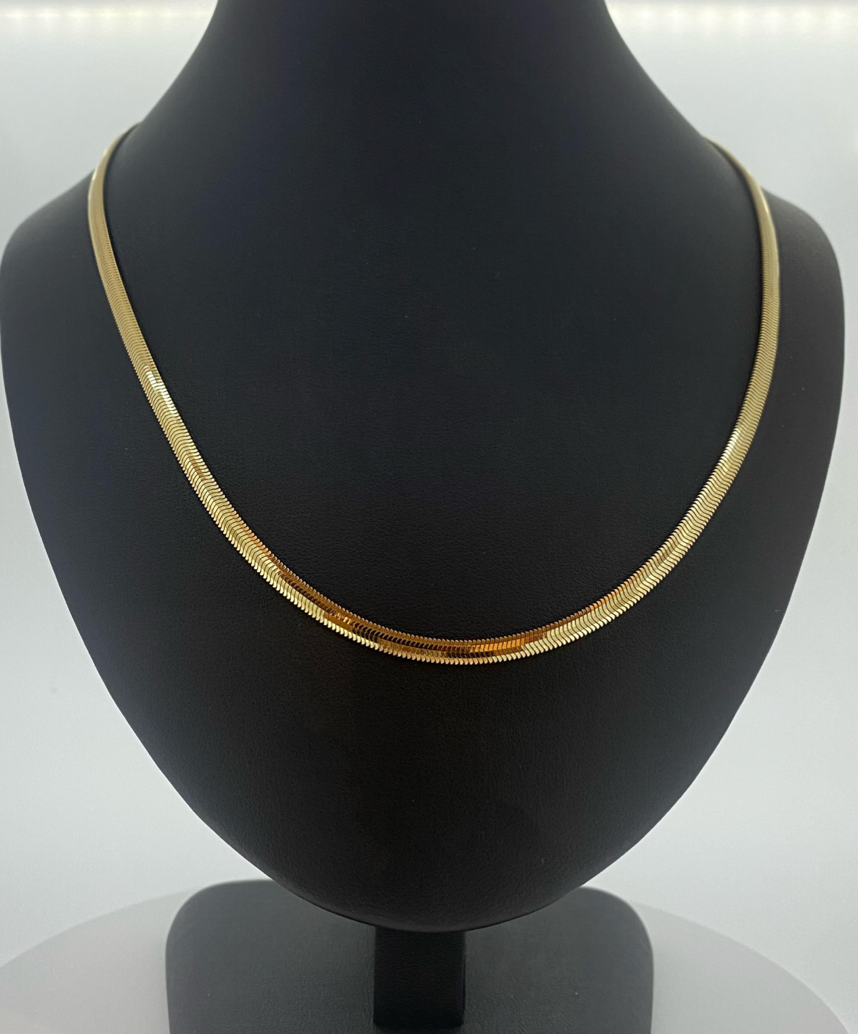 18K Yellow Gold Herringbone / Snake Link Italian Choker Necklace 1