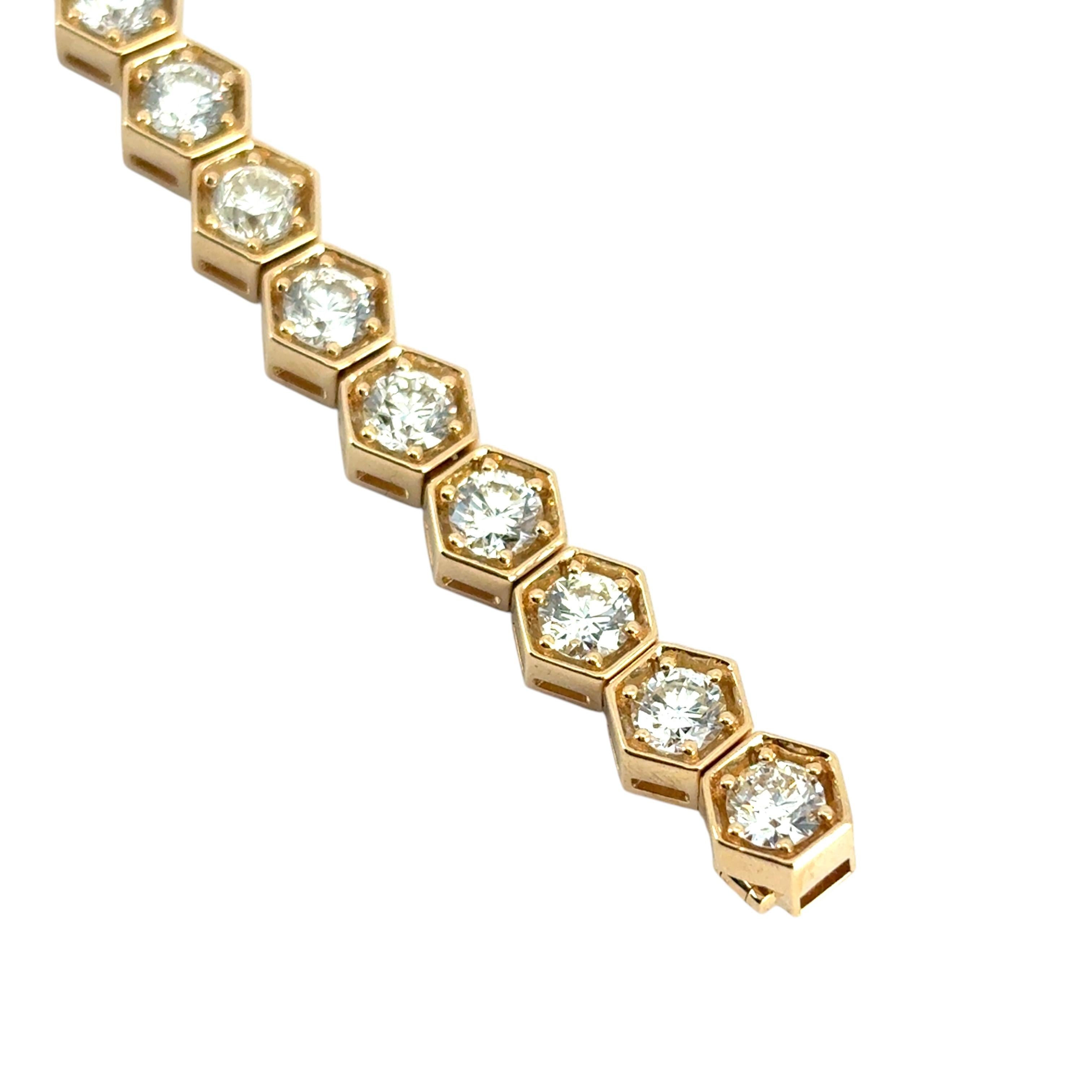 Bracelet tennis en or jaune 18 carats avec lunette hexagonale et diamants ronds naturels de 7,25 carats en vente 4