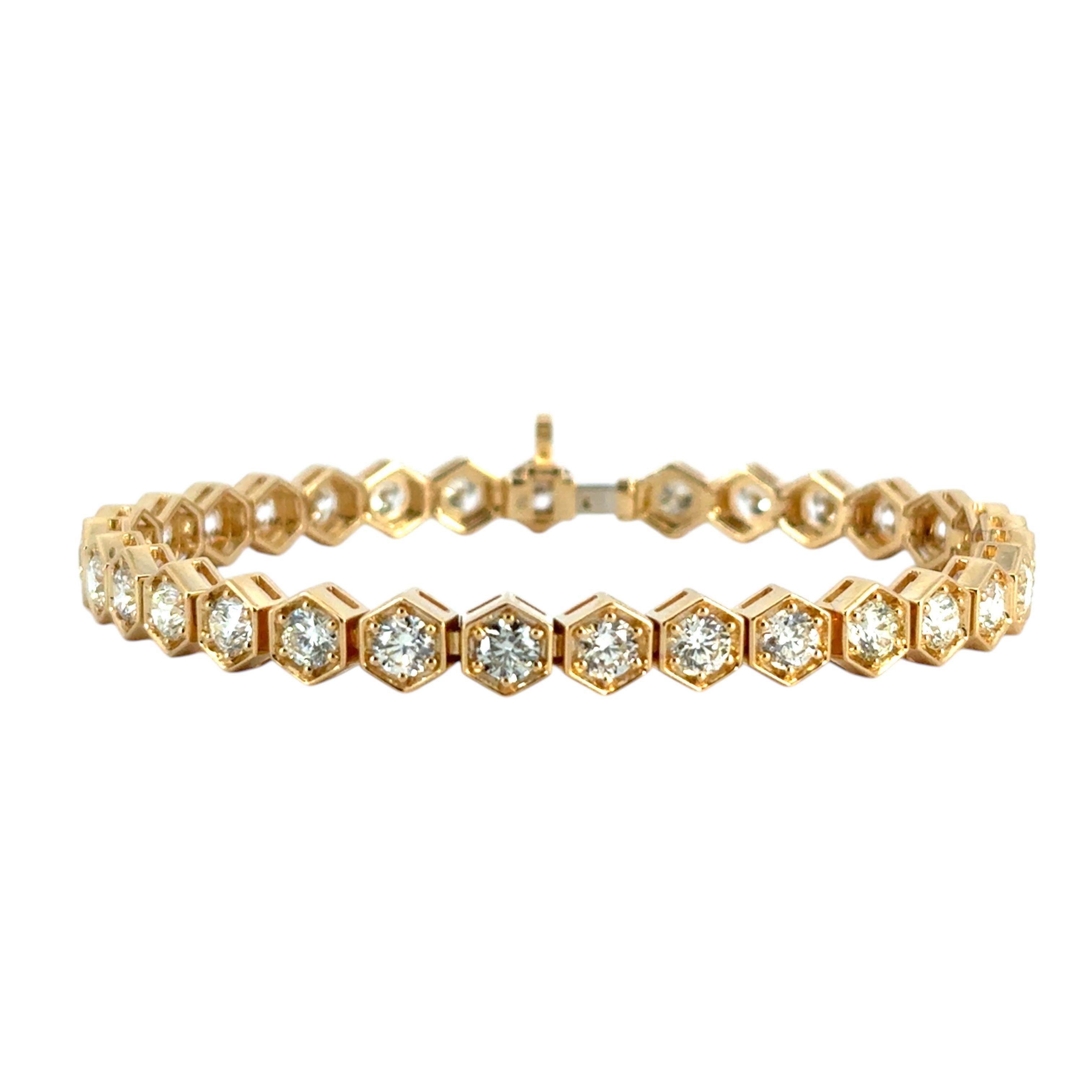 Bracelet tennis en or jaune 18k avec chaton hexagonal serti de 7,25ctw de diamants ronds naturels

Ce magnifique bracelet de tennis à diamants hexagonaux est en excellent état et est prêt à être expédié !

Type : Bracelet de tennis
Matériau : Or