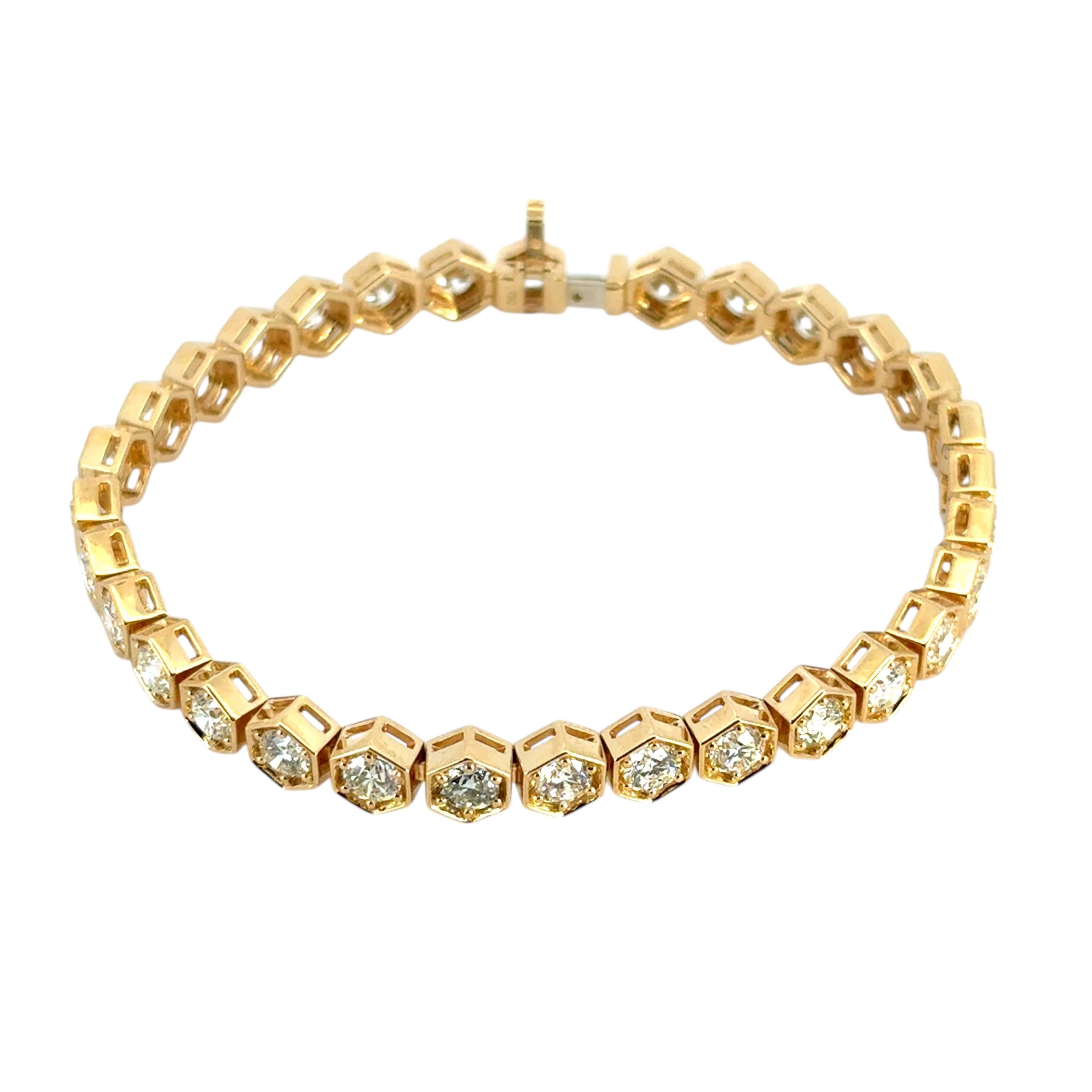 Bracelet tennis en or jaune 18 carats avec lunette hexagonale et diamants ronds naturels de 7,25 carats Pour femmes en vente