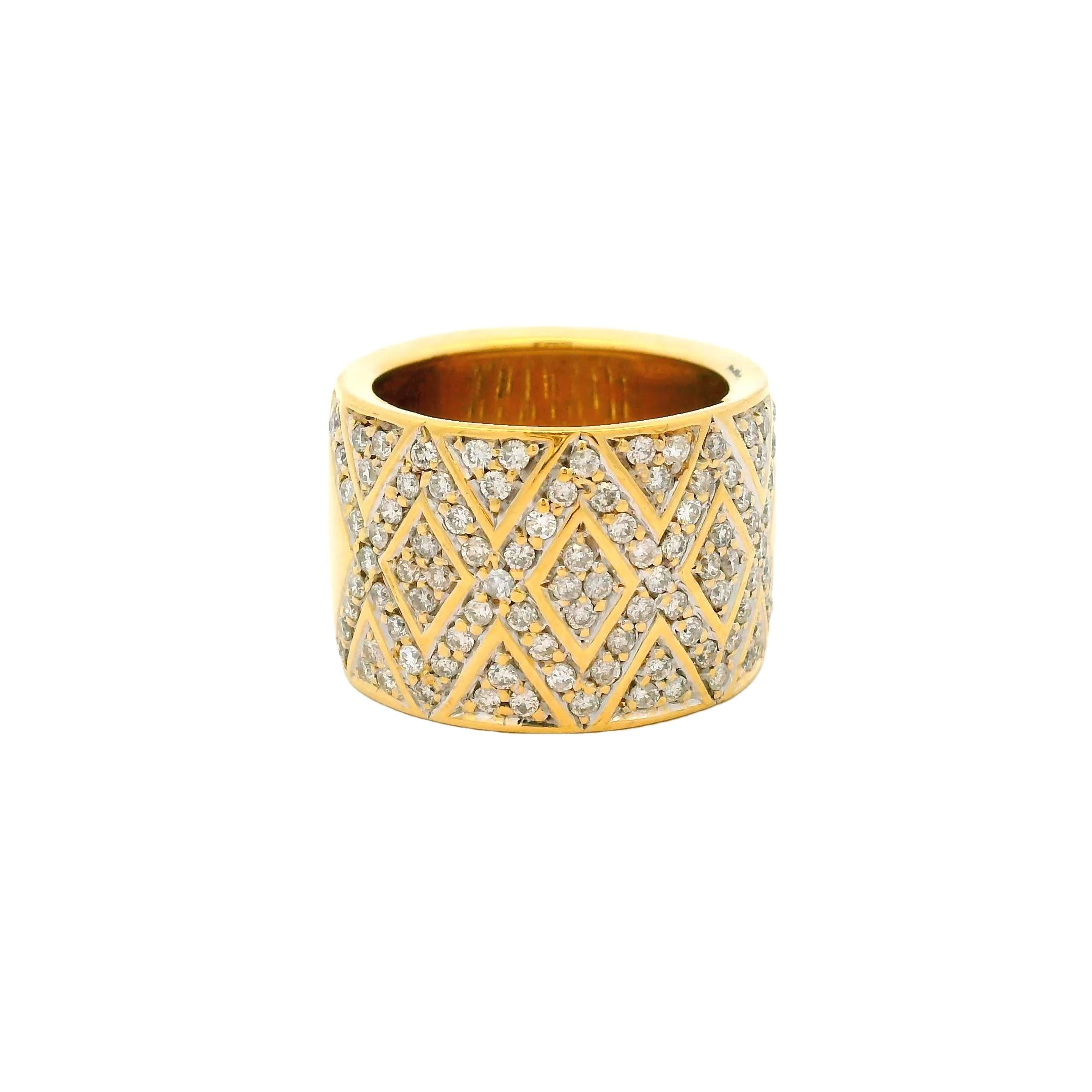 18K Yellow Gold Hexagon Pavé Diamond Wide Band Ring Moderno en venta