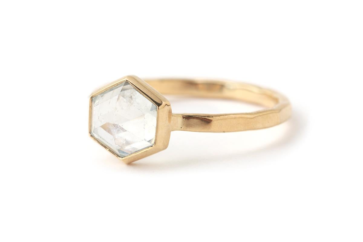 Hexagon Cut 18k Yellow gold Hexagonal Montana Sapphire Ring For Sale