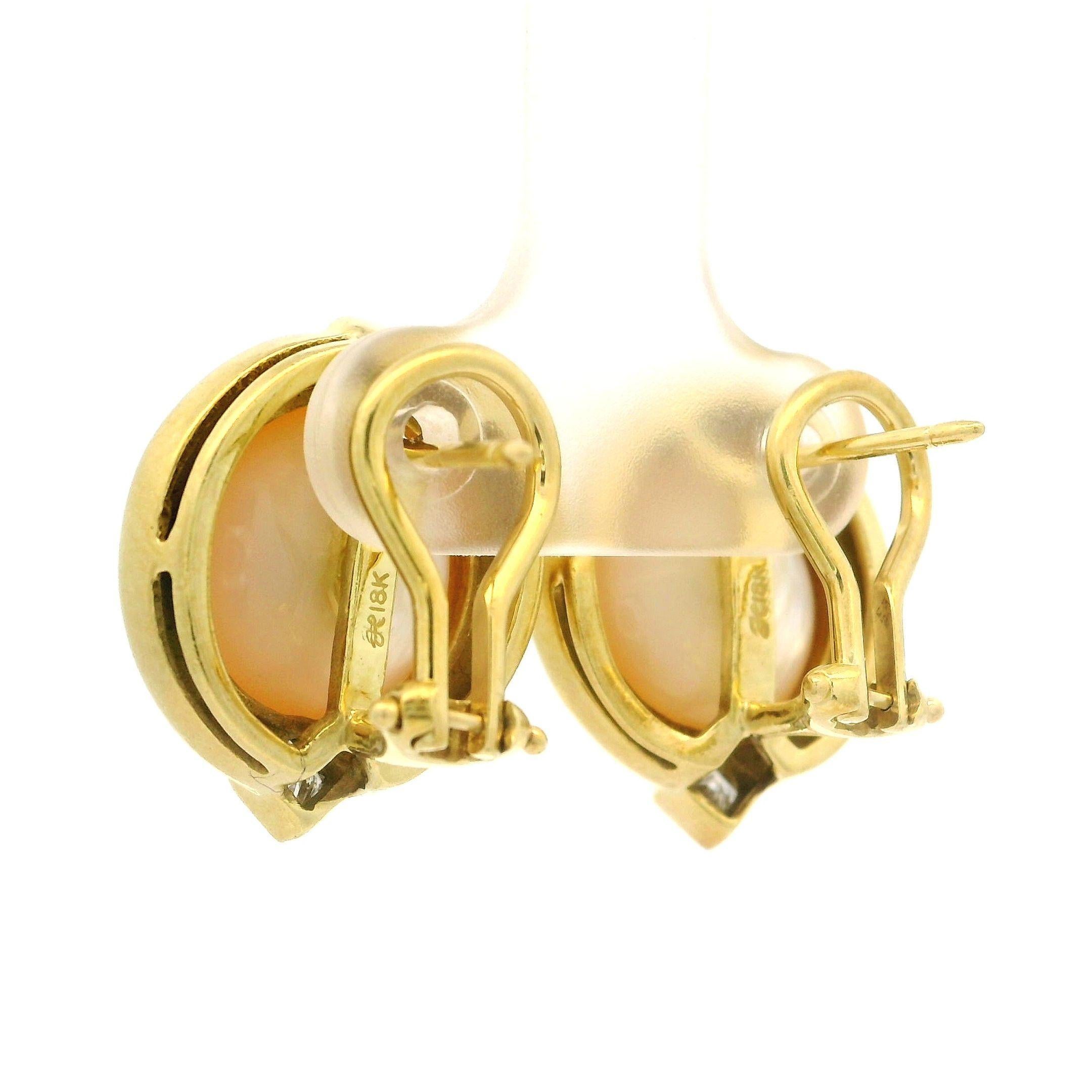 Women's 18k Yellow Gold High Quality 11.4mm Mabe Pearl & 0.40ctw Diamond Button Earrings For Sale