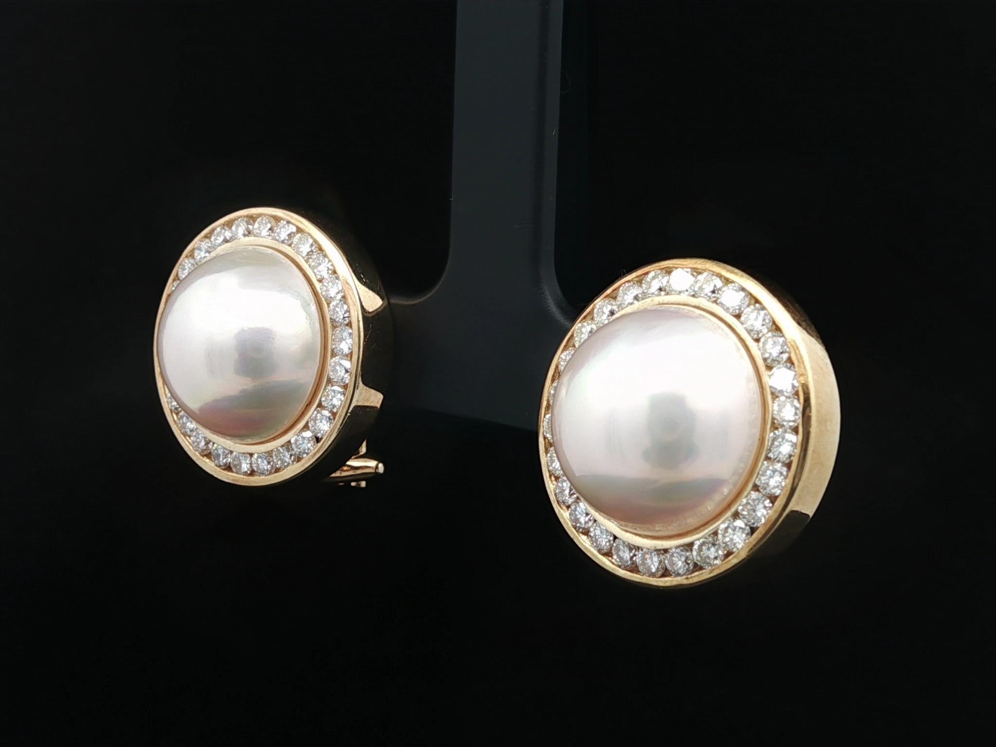 Orecchini a bottone in oro giallo 18k di alta qualità con perle Mabe da 14 mm e diamanti da 1,56 carati In condizioni buone in vendita a Montclair, NJ